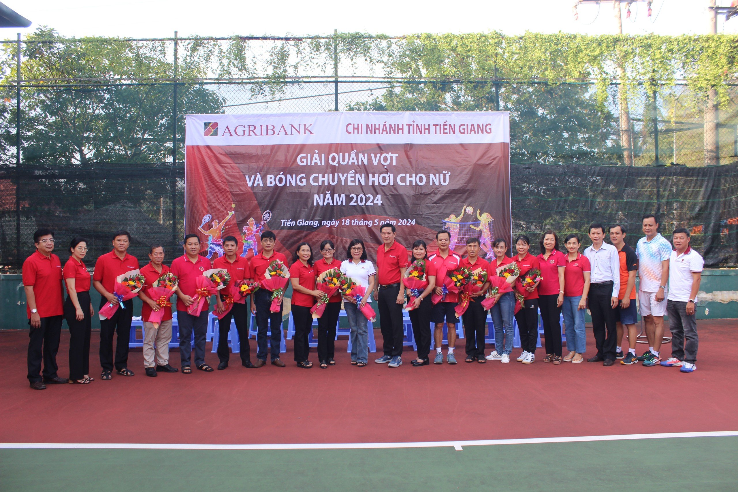 Giải quần vợt và bóng chuyền hơi nữ năm 2024 Agribank Tiền Giang thành công tốt đẹp- Ảnh 3.