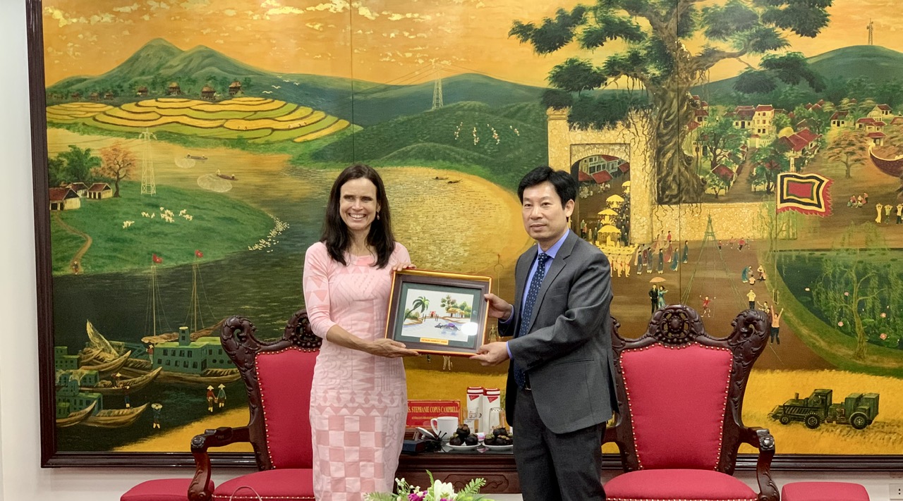 Phó Chủ tịch Trung ương Hội NDVN Nguyễn Xuân Định làm việc với Đại sứ Úc về bình đẳng giới- Ảnh 2.