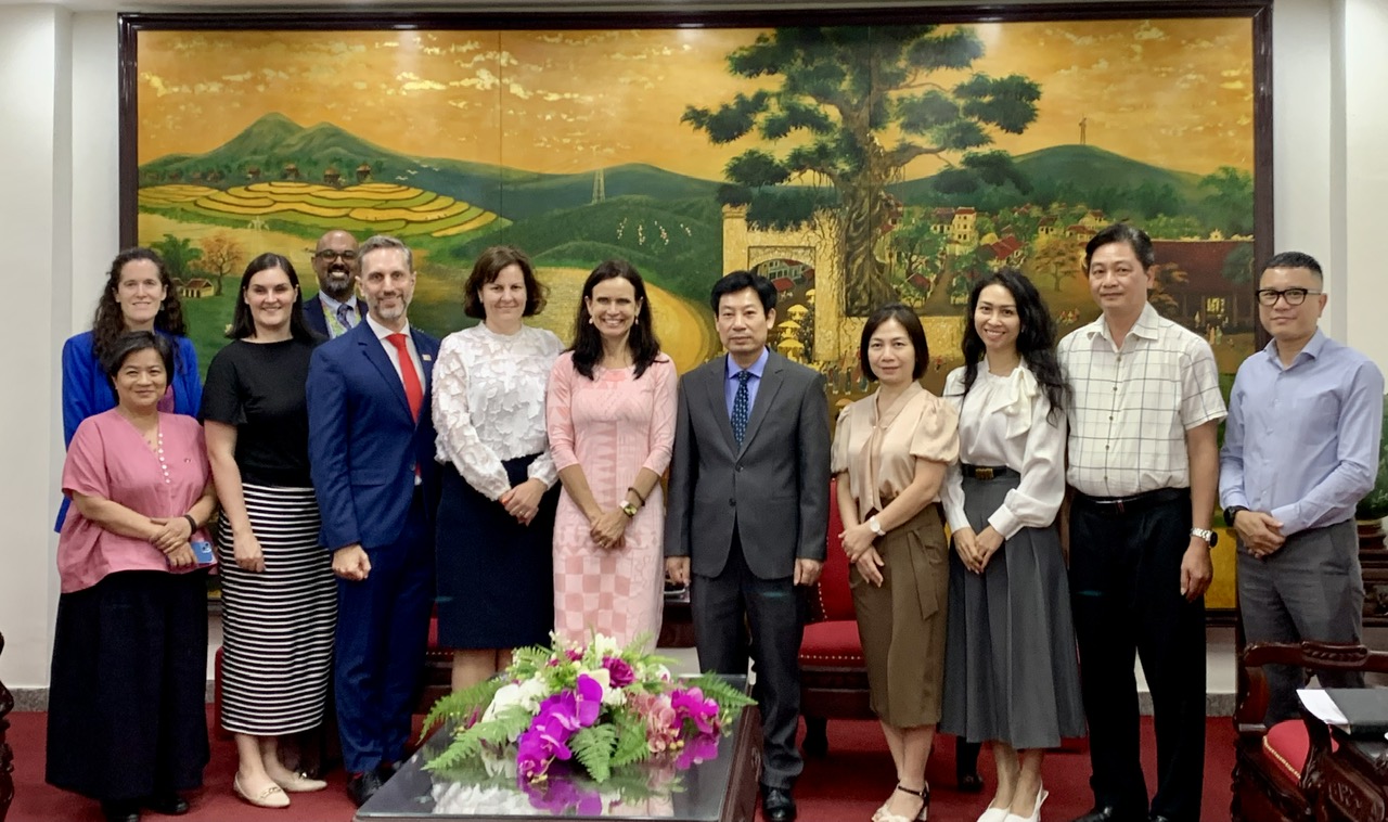 Phó Chủ tịch Trung ương Hội NDVN Nguyễn Xuân Định làm việc với Đại sứ Úc về bình đẳng giới- Ảnh 3.