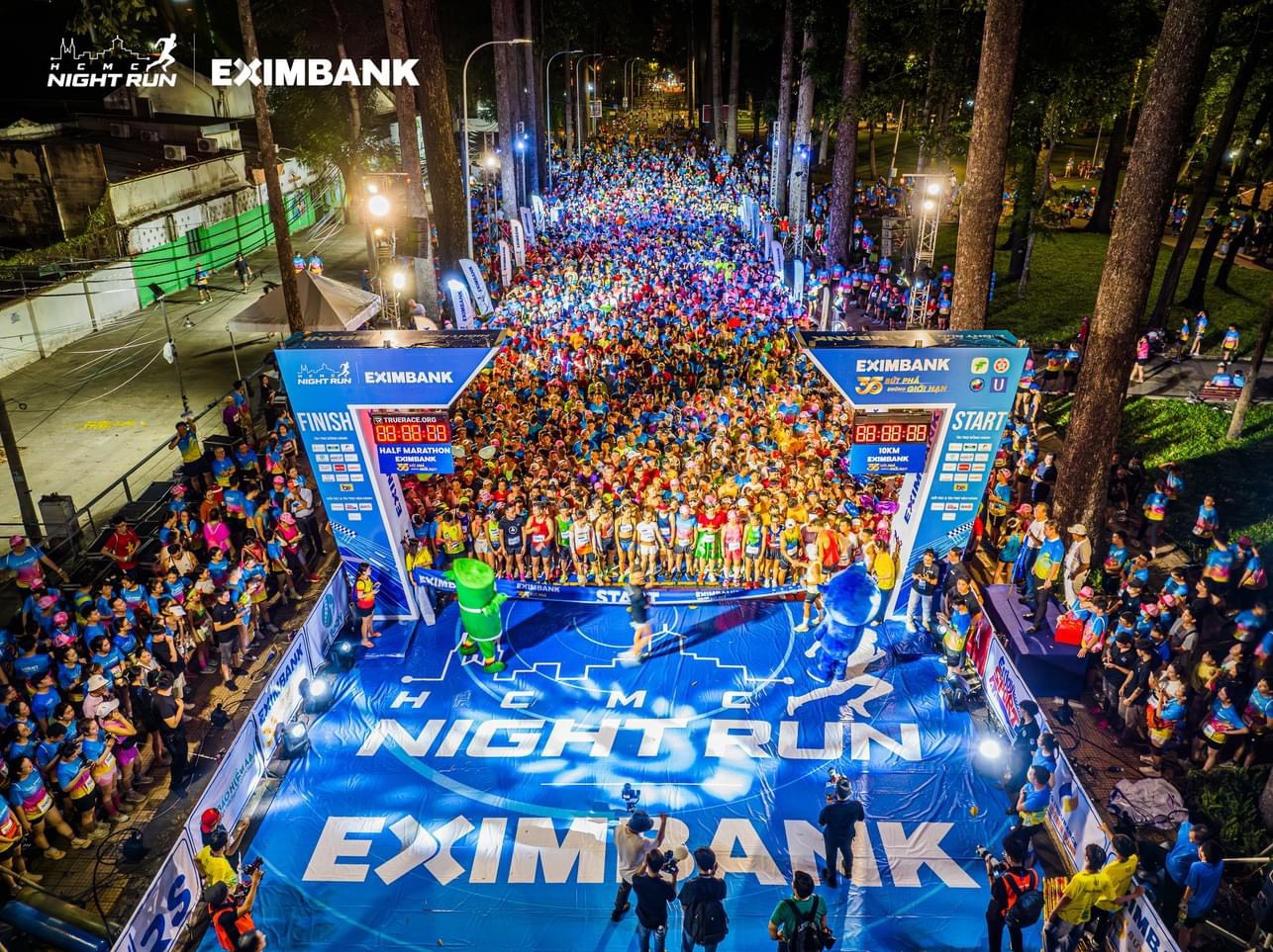 Ho Chi Minh City Night Run Eximbank thành công rực rỡ  - lan tỏa tinh thần năng động và “bứt phá” đến cộng đồng- Ảnh 1.