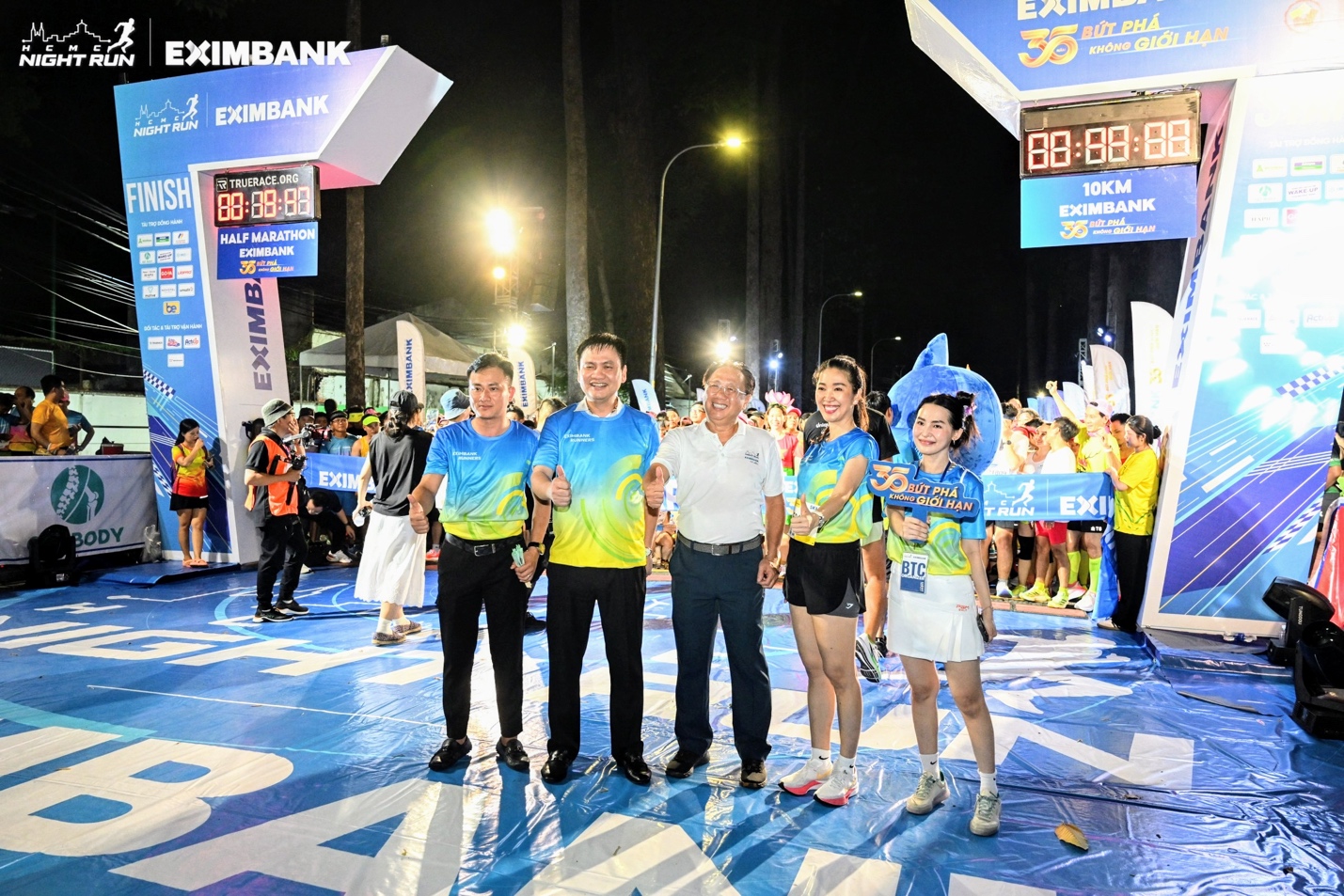 Ho Chi Minh City Night Run Eximbank thành công rực rỡ  - lan tỏa tinh thần năng động và “bứt phá” đến cộng đồng- Ảnh 3.