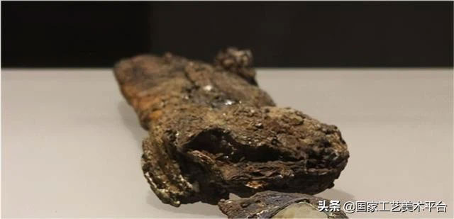 Lăng mộ quý tộc thời Tây Chu: Đào được chuôi kiếm bằng vàng ròng nặng 6kg- Ảnh 3.
