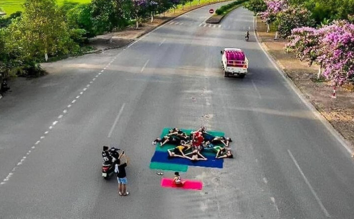 Xử phạt thêm một nhóm phụ nữ tập yoga giữa đường ở Thái Bình- Ảnh 2.