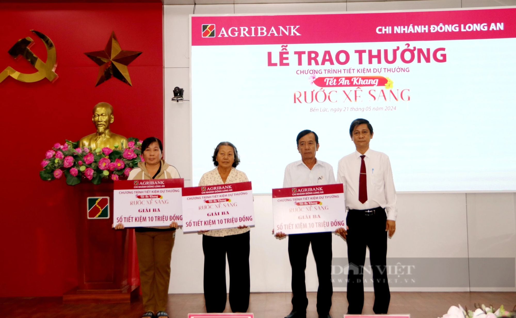 Agribank Chi nhánh Đông Long An trao sổ tiết kiệm 1 tỉ đồng cho khách hàng may mắn- Ảnh 6.