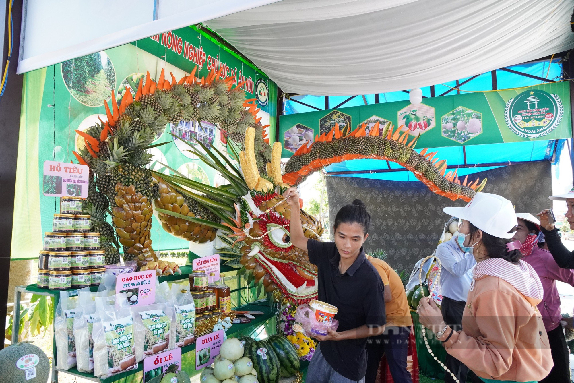 Bình Định: Cận cảnh một con "Rồng nông sản" dài 9m kết từ hàng loạt quả màu sắc lạ- Ảnh 5.