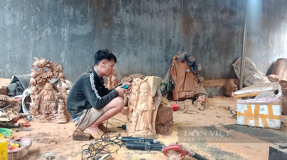 Phát hiện, xử lý nhiều cơ sở tàng trữ trái phép gỗ quý hiếm ở Hà Giang sau tin báo của Dân Việt- Ảnh 2.