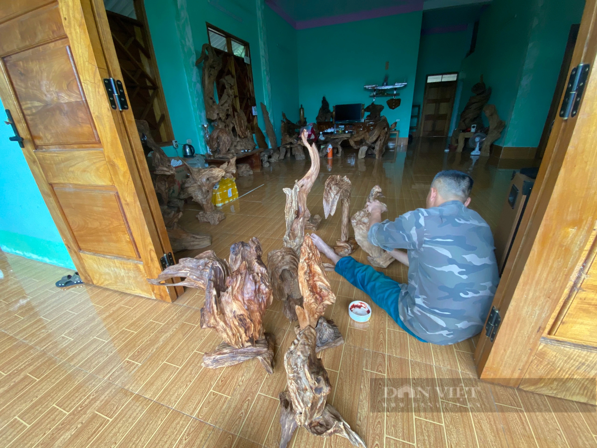 Phát hiện, xử lý nhiều cơ sở tàng trữ trái phép gỗ quý hiếm ở Hà Giang sau tin báo của Dân Việt- Ảnh 3.