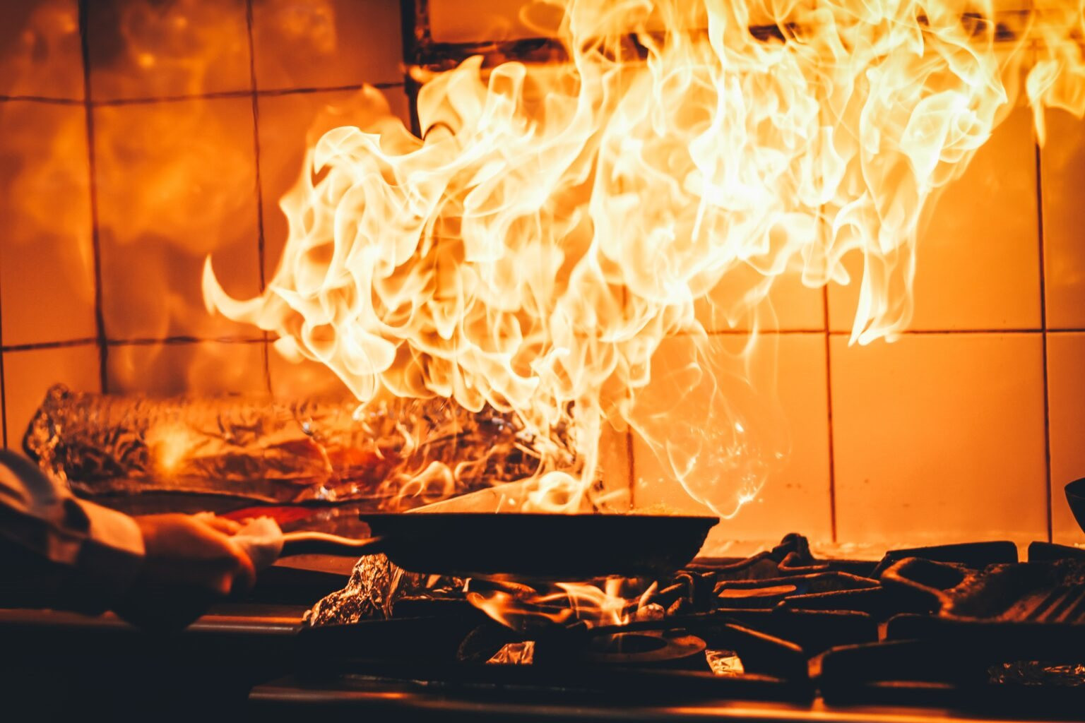 Dầu trong nồi có mùi cháy khét trong lúc nấu ăn, đừng vội làm điều này kẻo gia đình gặp họa- Ảnh 6.