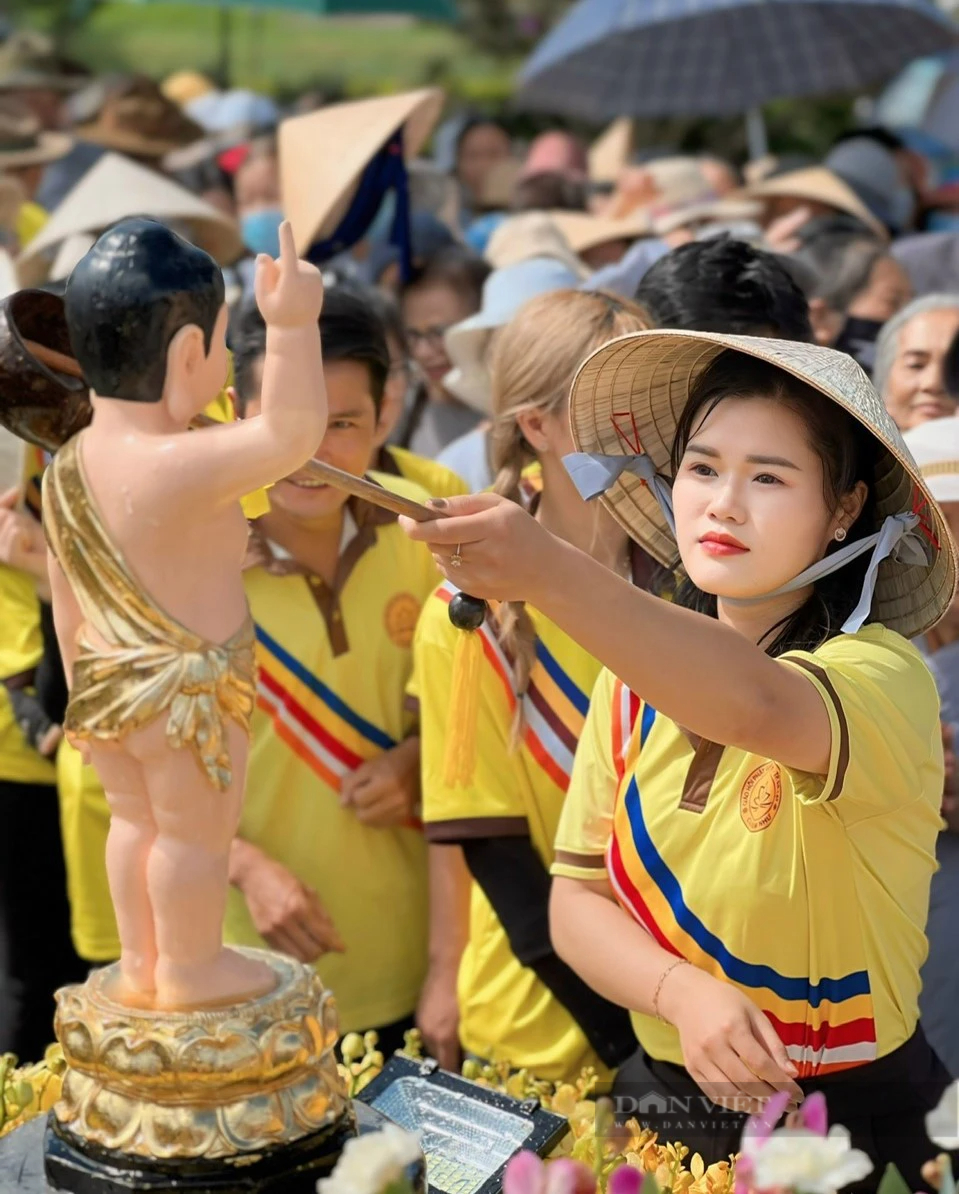 Ấn tượng dàn xe hoa diễu hành trong ngày mừng Đại lễ Phật đản 2024 tại TP.Đà Lạt- Ảnh 9.