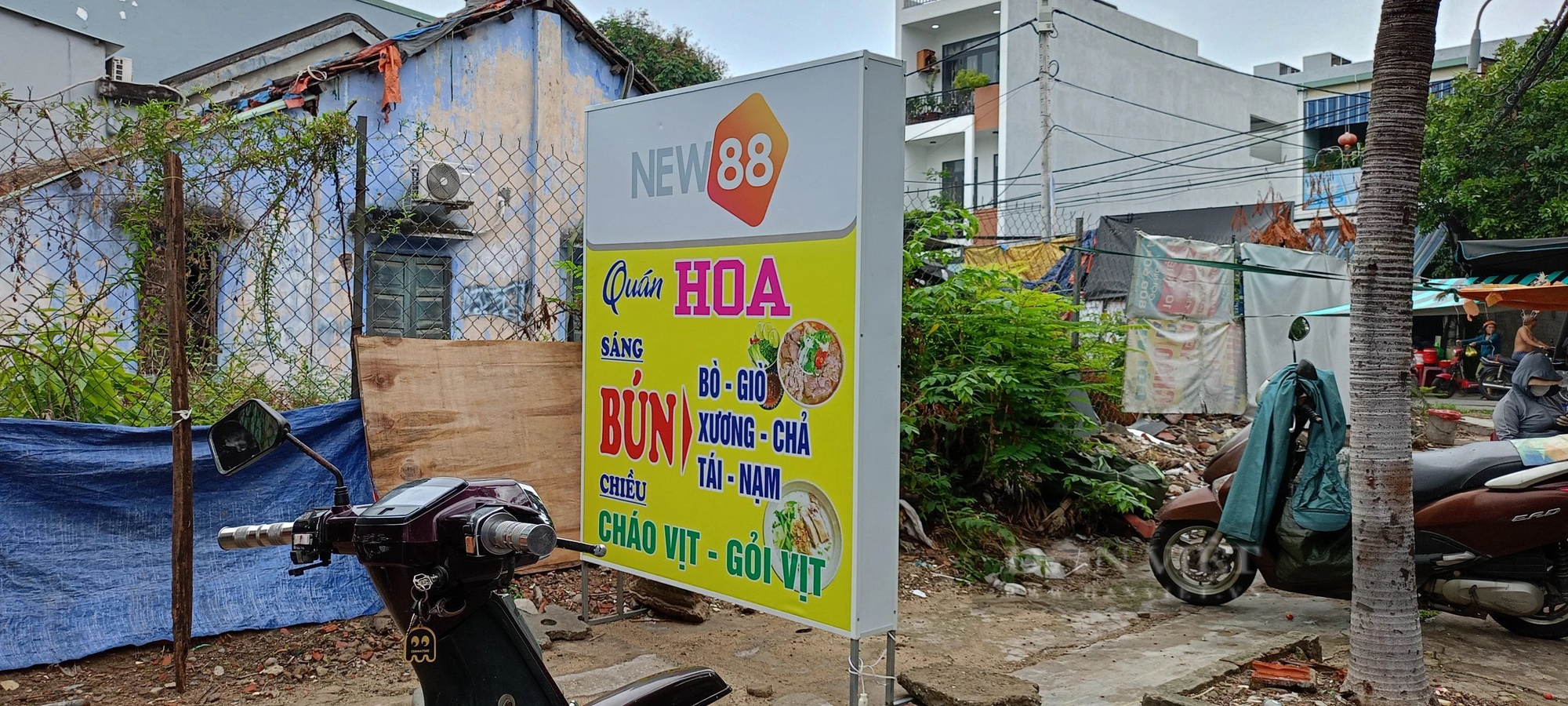 Tràn lan biển hiệu quảng cáo đánh bạc xuất hiện tại Đà Nẵng- Ảnh 1.