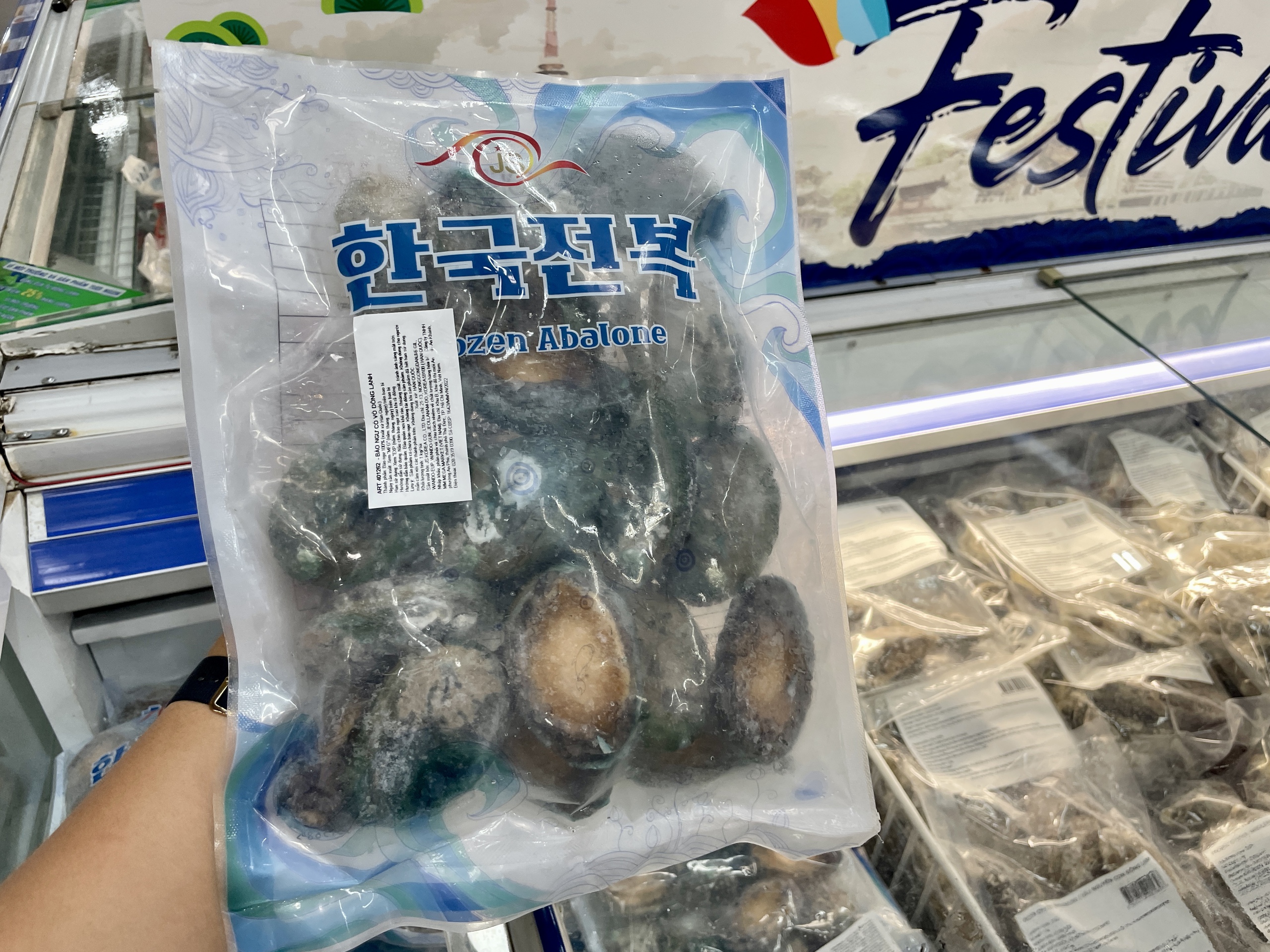 Cá bơn, hàu, bào ngư Hàn Quốc giảm giá tại siêu thị- Ảnh 3.