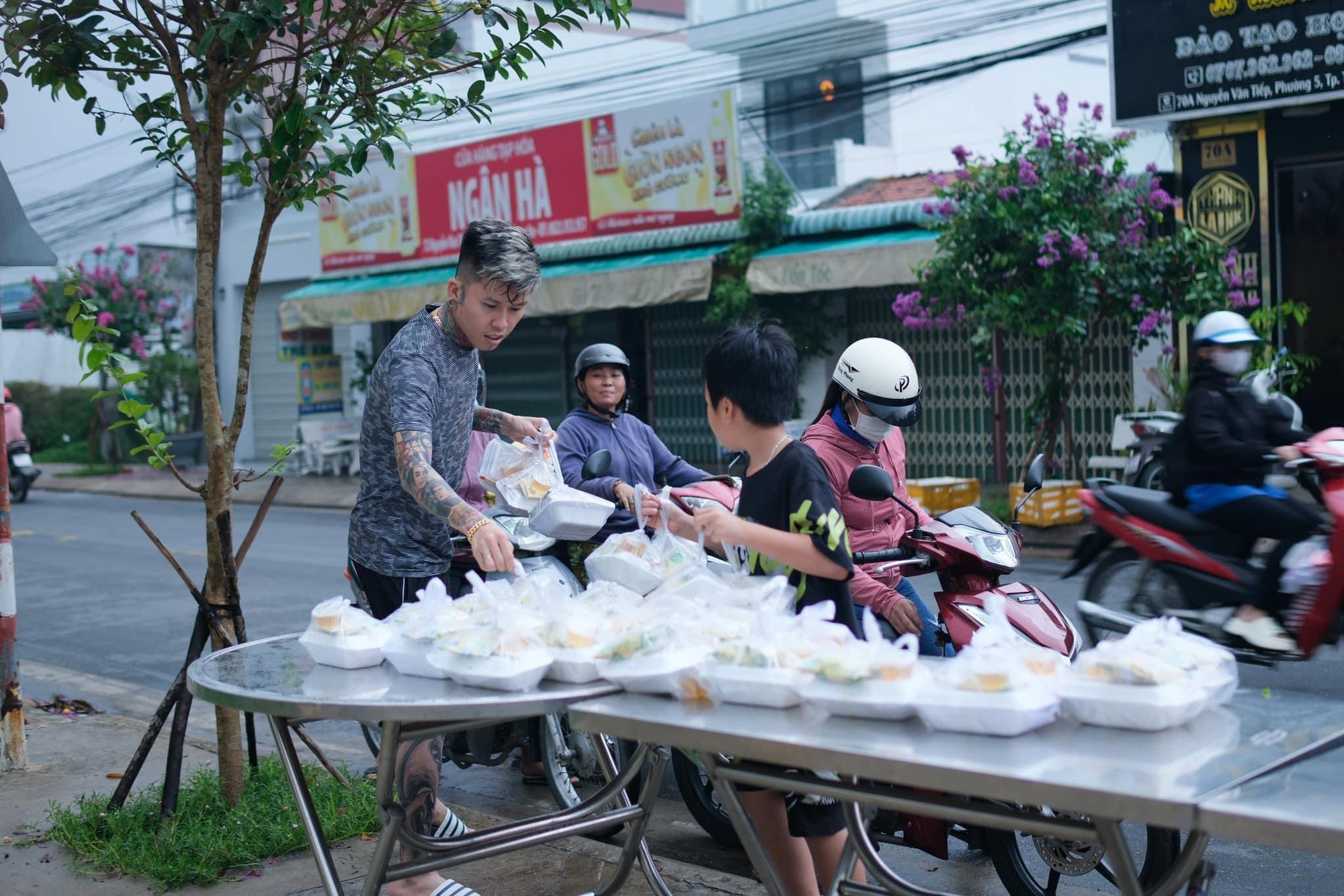 Lê Dương Thanh - Chàng thợ xăm dành gần 10 năm làm thiện nguyện để cộng đồng có cái nhìn khác về nghề xăm- Ảnh 2.
