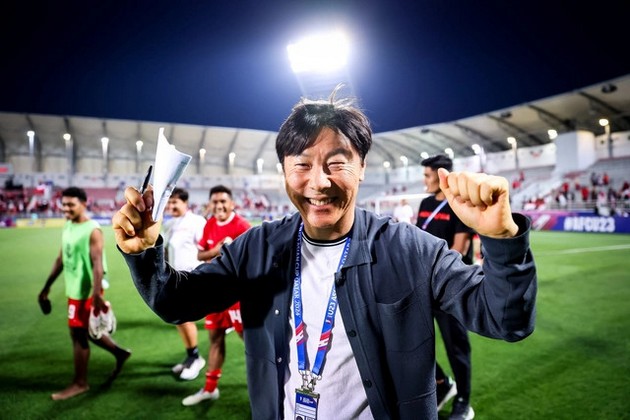Nụ cười của HLV Shin Tae-yong và nỗi đau bóng đá Việt Nam- Ảnh 1.