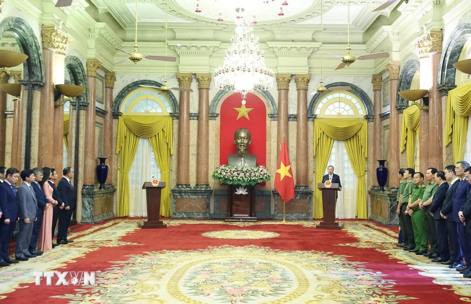 Chủ tịch nước Tô Lâm gặp gỡ cán bộ Văn phòng Chủ tịch nước- Ảnh 2.