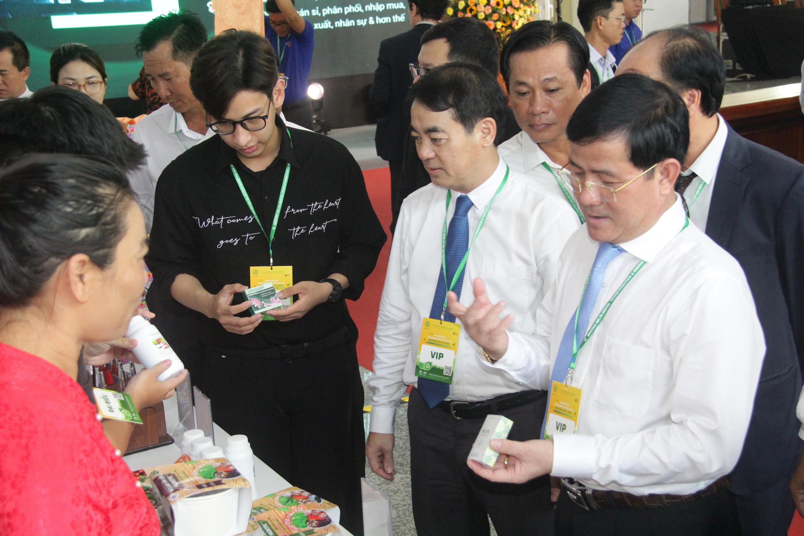 Phó Cục trưởng Cục Chuyển đổi số quốc gia: Tại Quảng Ninh, cấp chứng nhận đầu tư dự án chỉ trong 12 giờ
- Ảnh 3.