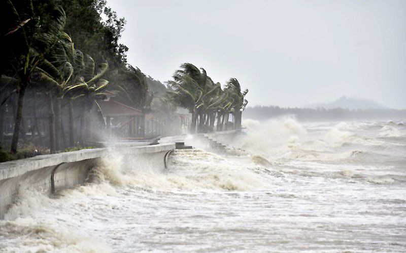 Tin bão mới nhất: Cơn bão đầu tiên trong năm 2024 ít khả năng đi vào Biển Đông- Ảnh 1.