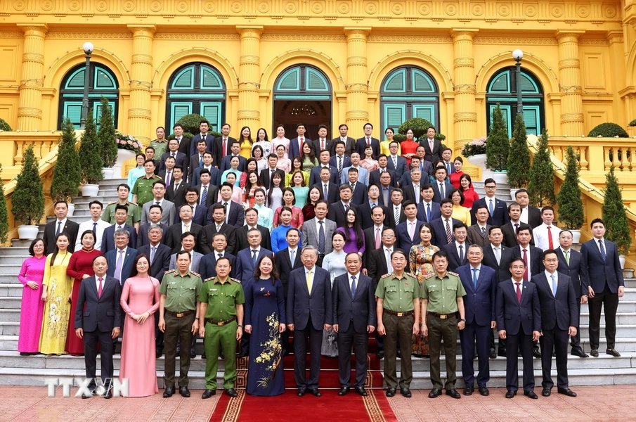 Chủ tịch nước Tô Lâm gặp gỡ cán bộ Văn phòng Chủ tịch nước- Ảnh 3.