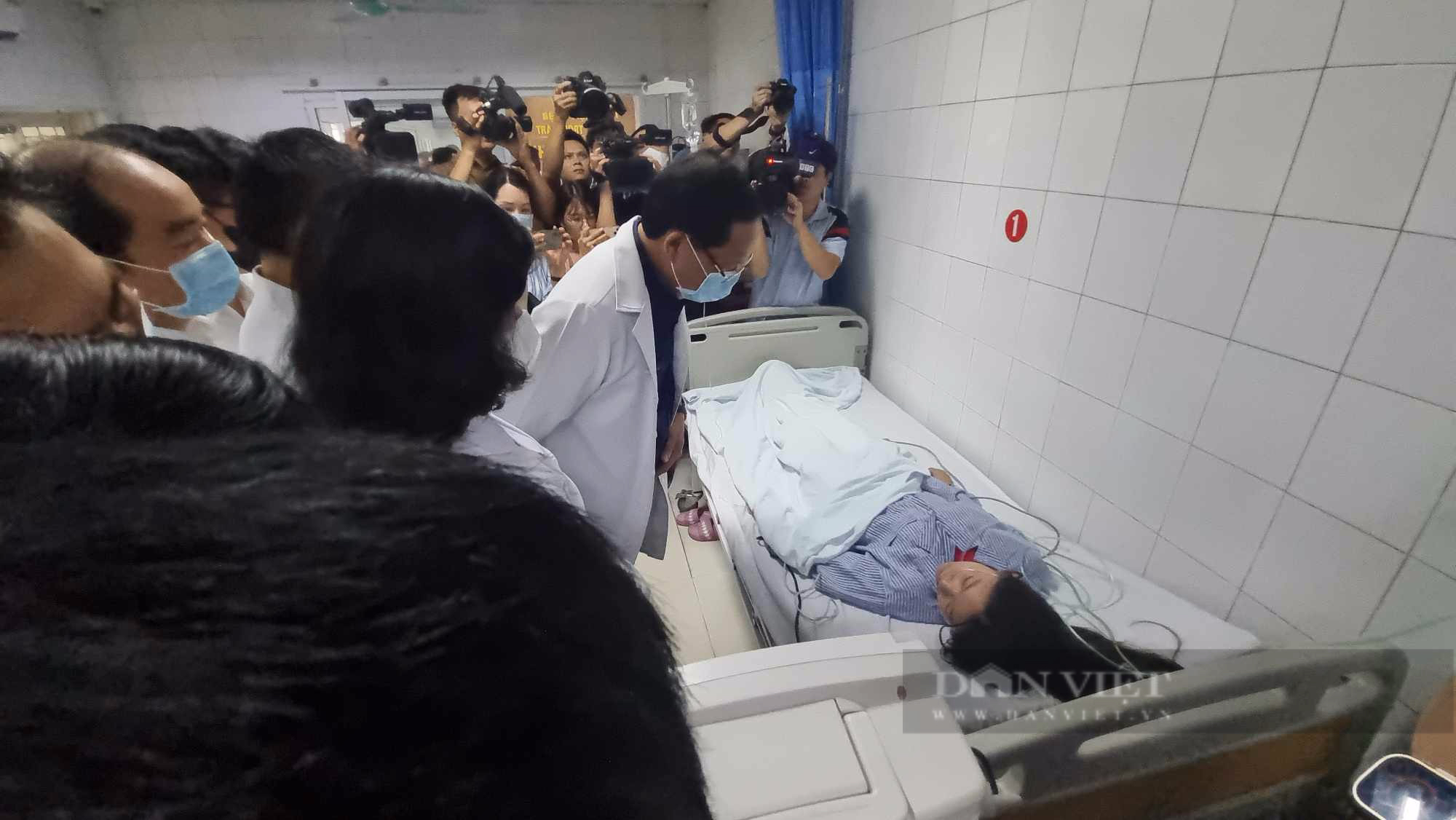 Vụ cháy nhà trọ 14 người tử vong ở Hà Nội: Người thân đến nhà tang lễ nhận dạng, bật khóc trong tuyệt vọng- Ảnh 5.