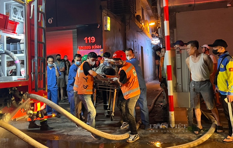 Người tham gia cứu hộ vụ cháy nhà trọ ở Hà Nội: Hiện trường rất xáo trộn, không có lối thoát hiểm- Ảnh 5.