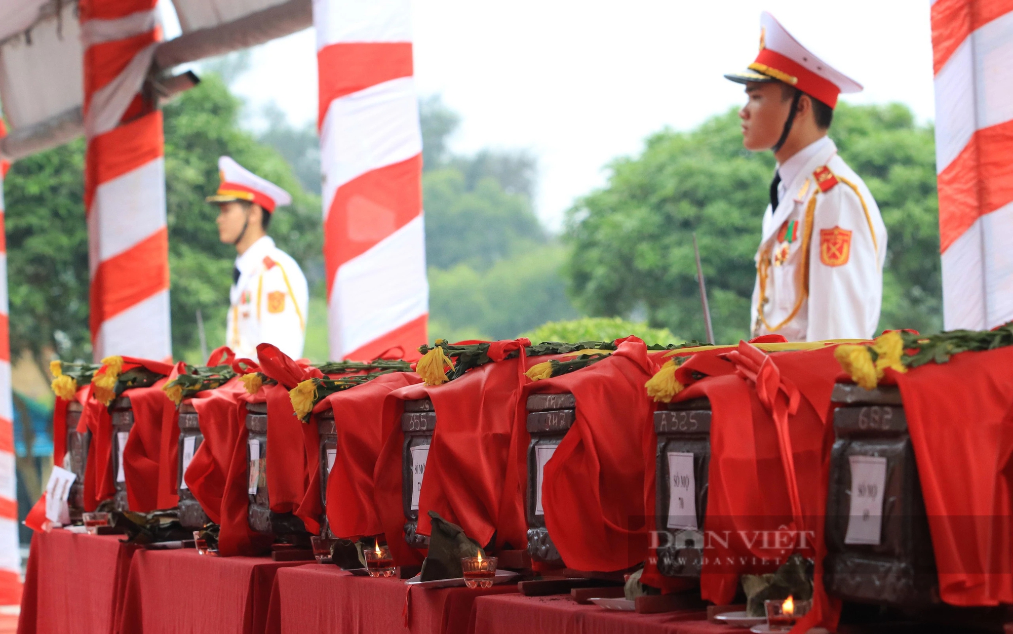Xúc động lễ truy điệu, an táng 87 hài cốt liệt sĩ quân tình nguyện, chuyên gia Việt Nam hy sinh trên nước bạn Lào- Ảnh 3.