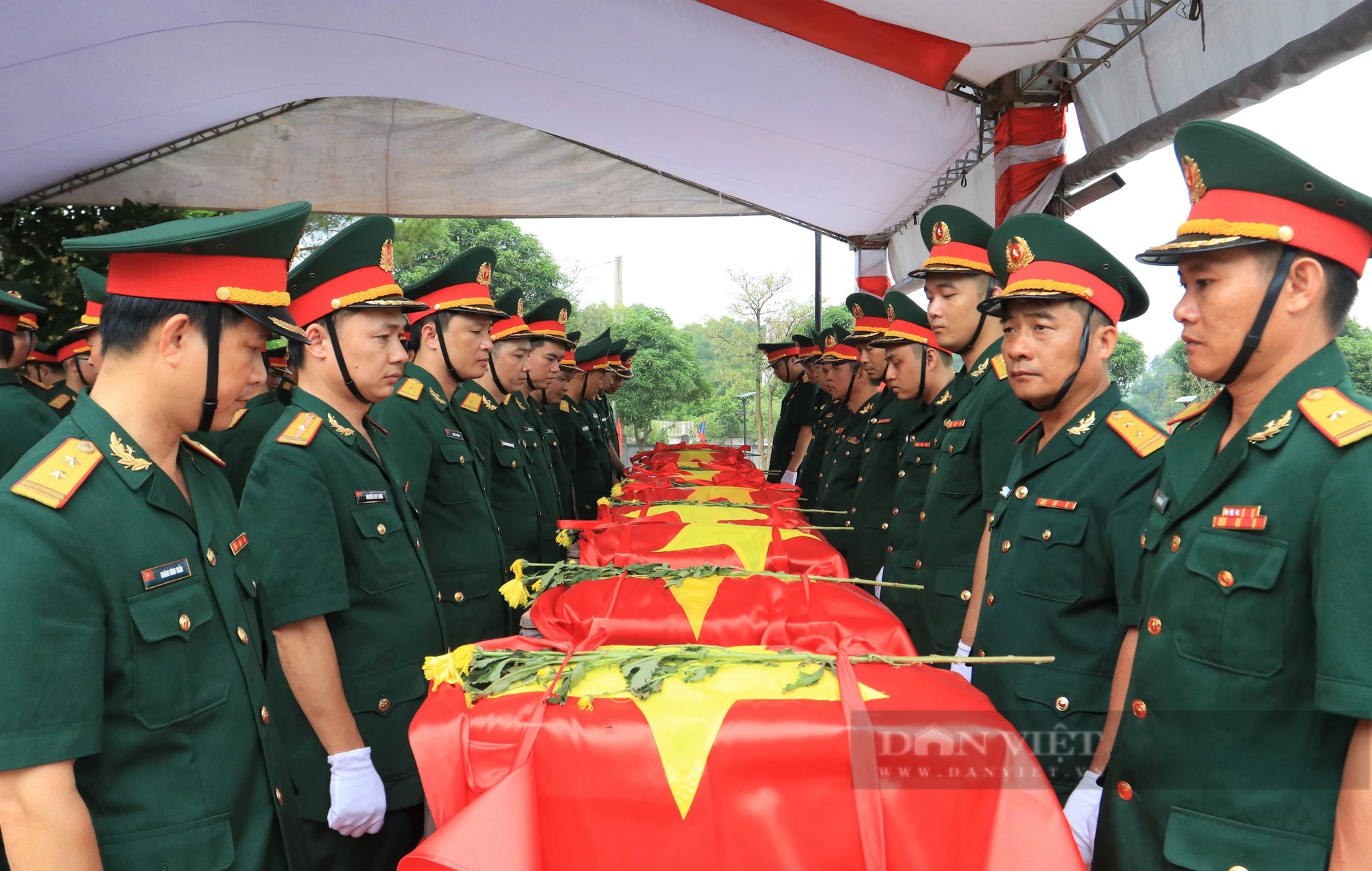 Xúc động lễ truy điệu, an táng 87 hài cốt liệt sĩ quân tình nguyện, chuyên gia Việt Nam hy sinh trên nước bạn Lào- Ảnh 8.