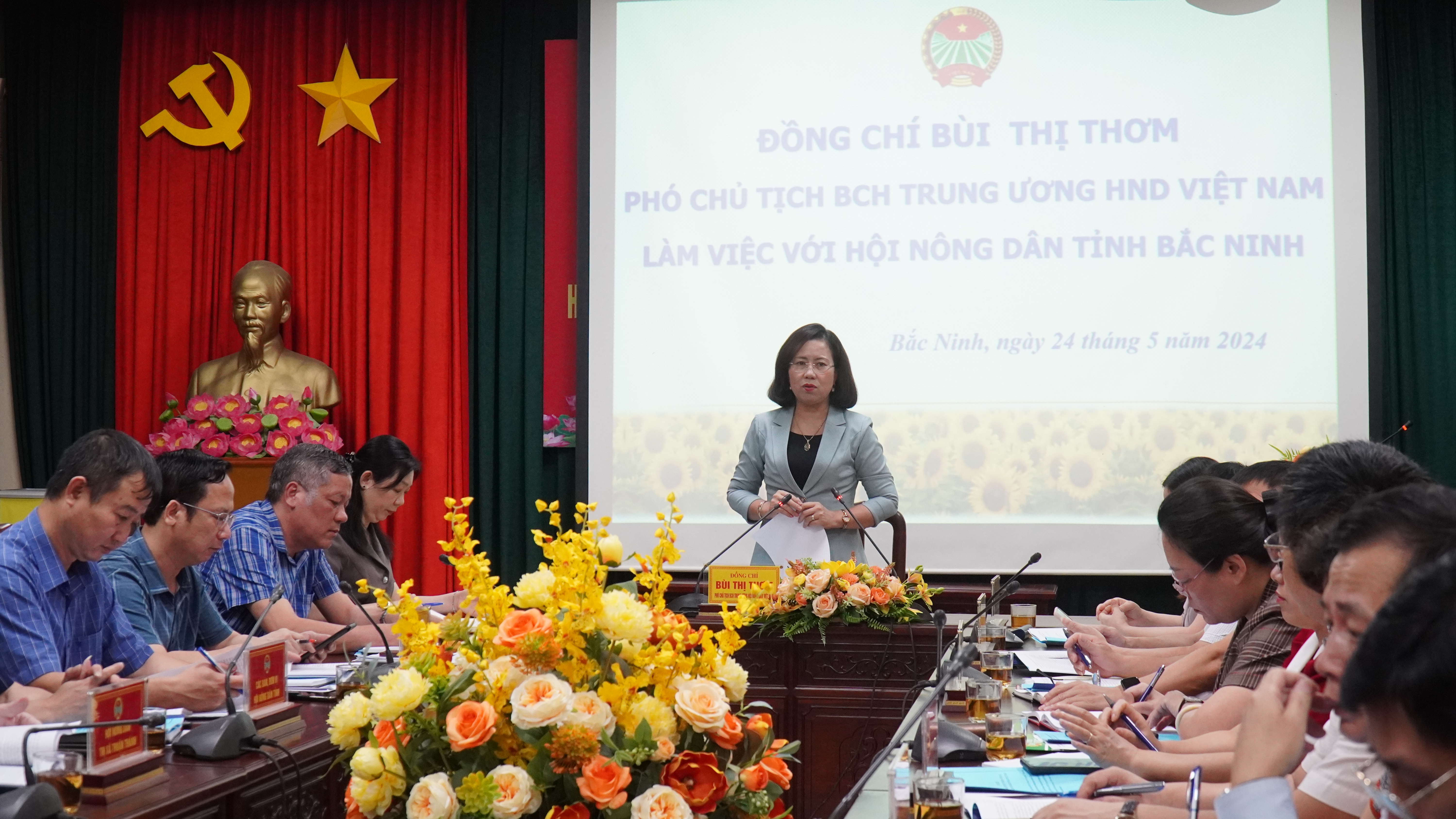 Phó Chủ tịch BCH T.Ư Hội Nông dân Việt Nam Bùi Thị Thơm làm việc với Hội Nông dân tỉnh Bắc Ninh- Ảnh 1.