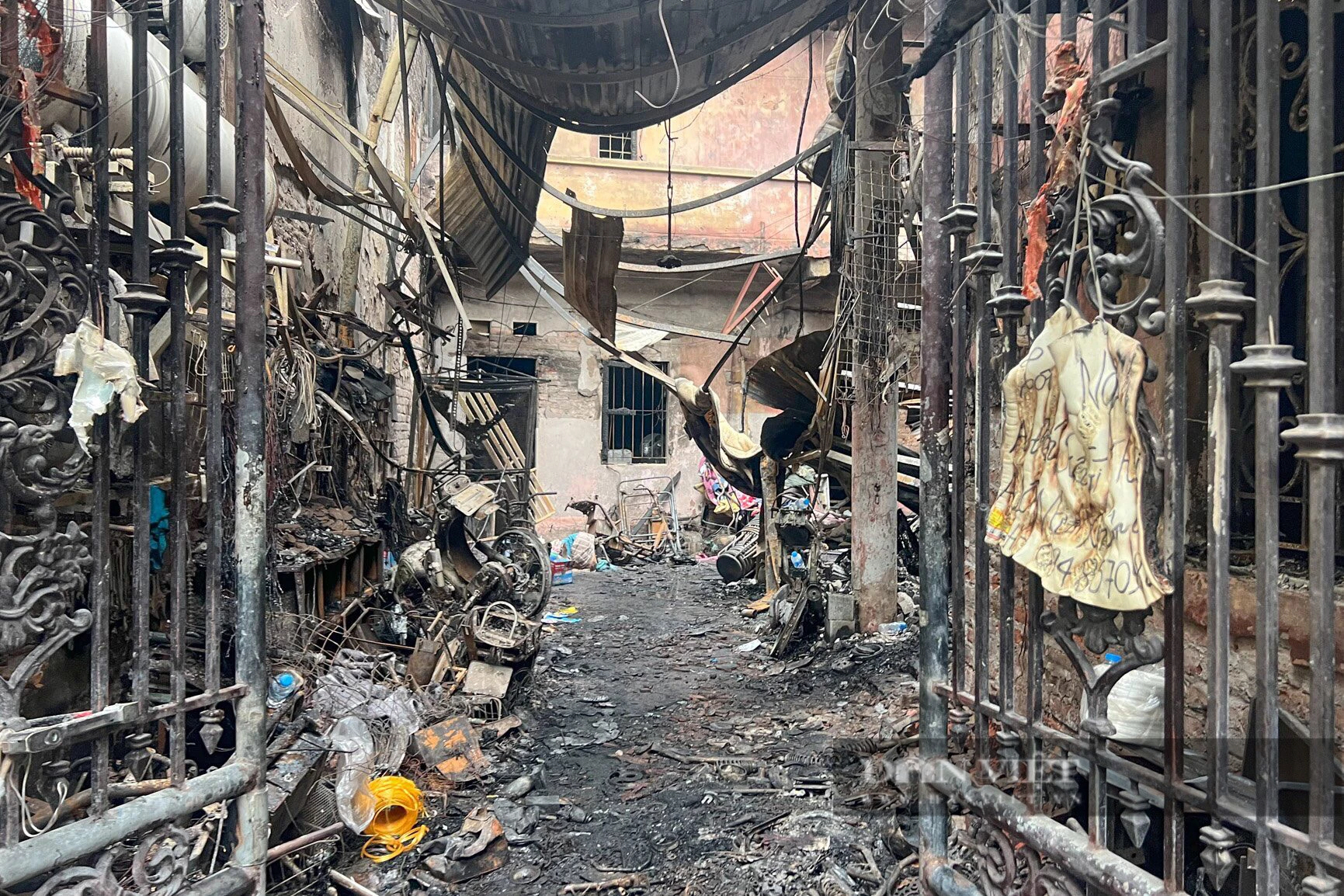 Vụ cháy nhà trọ ở Hà Nội: "Ngày trở về" mang theo nỗi đau tột cùng người thân hai cô gái trẻ- Ảnh 2.