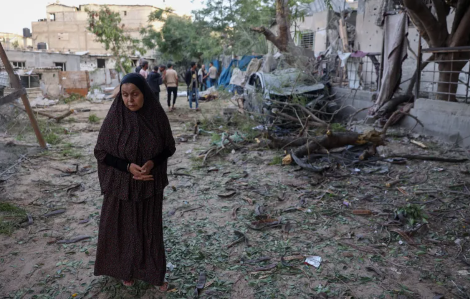 Israel công khai thách thức phán quyết của ICJ,  oanh tạc dữ dội khắp Dải Gaza- Ảnh 1.