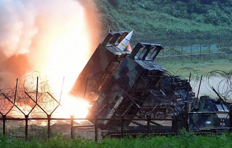 Ukraine nã tên lửa ATACMS tàn phá sâu trong phòng tuyến của Nga- Ảnh 1.