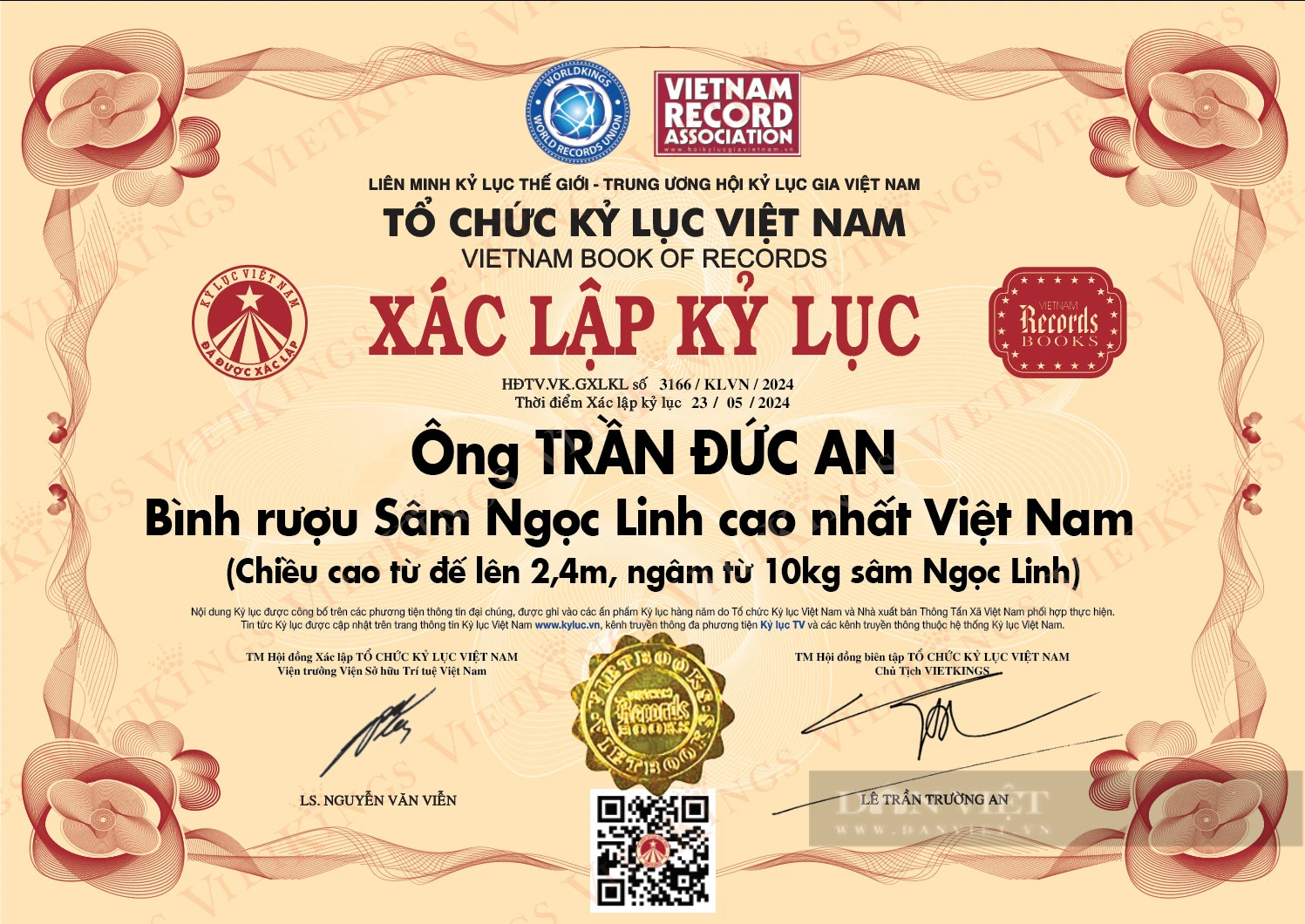 Bình rượu cao 2,4m, ngâm 10kg sâm Ngọc Linh được công nhận kỷ lục Việt Nam- Ảnh 2.