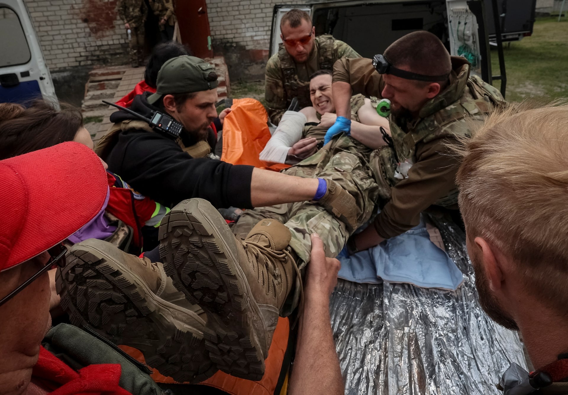 Ảnh binh sĩ Ukraine ở Kharkiv, nơi giao tranh ác liệt- Ảnh 13.