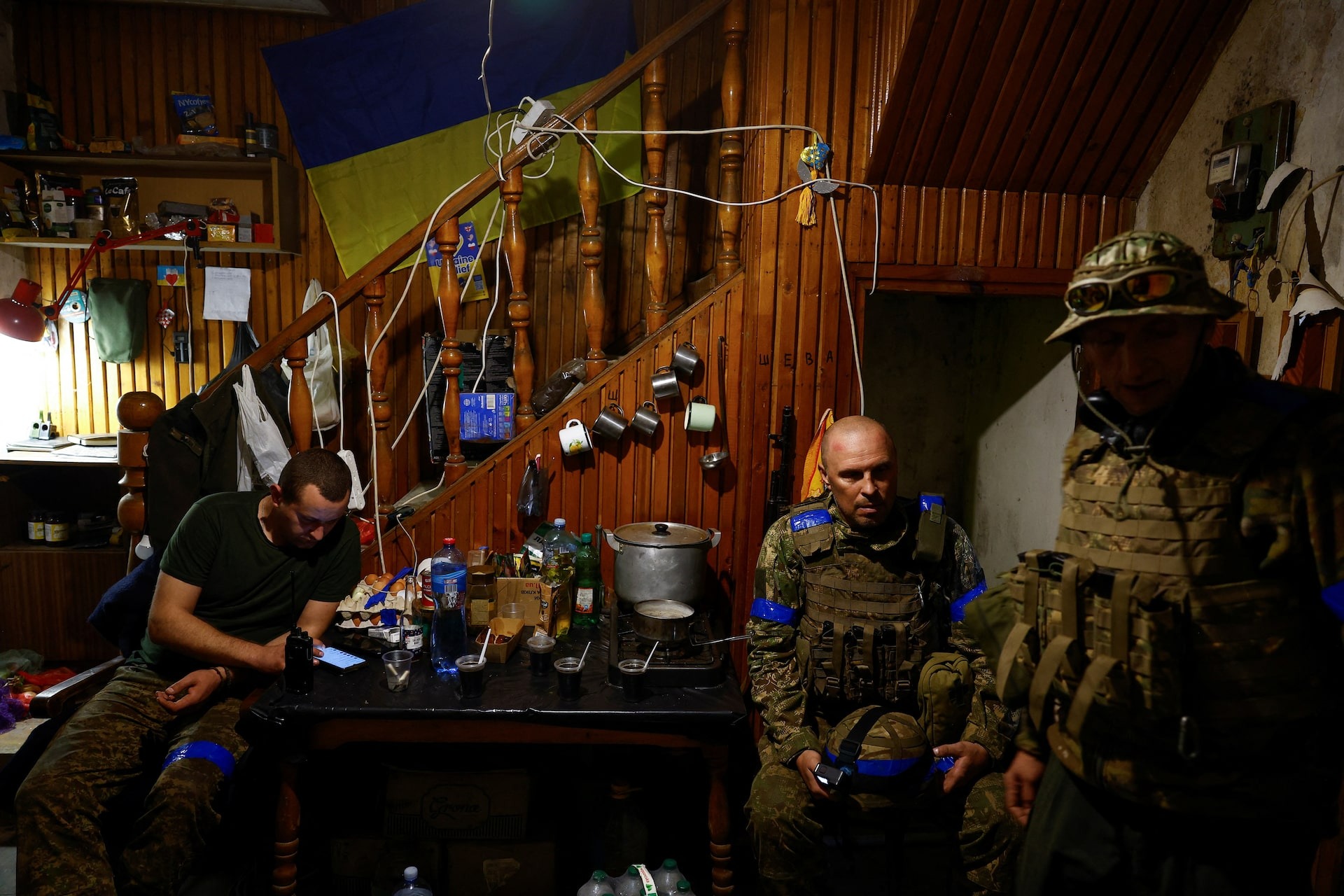 Ảnh binh sĩ Ukraine ở Kharkiv, nơi giao tranh ác liệt- Ảnh 18.