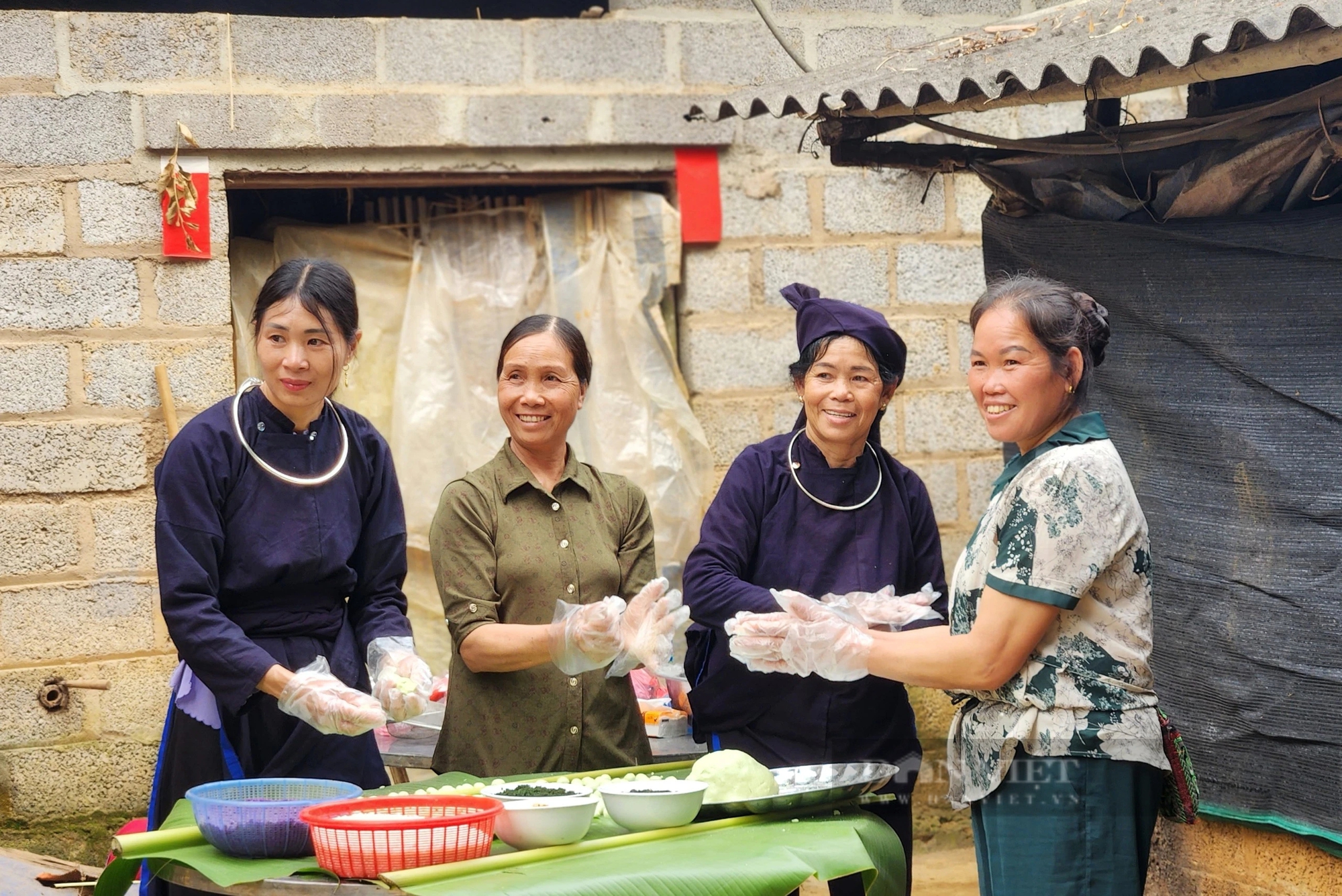 Một nơi ở Cao Bằng cách Trung Quốc vài trăm mét có hồ nước ngọt xanh đến kỳ lạ, cả năm chả thấy cạn- Ảnh 7.