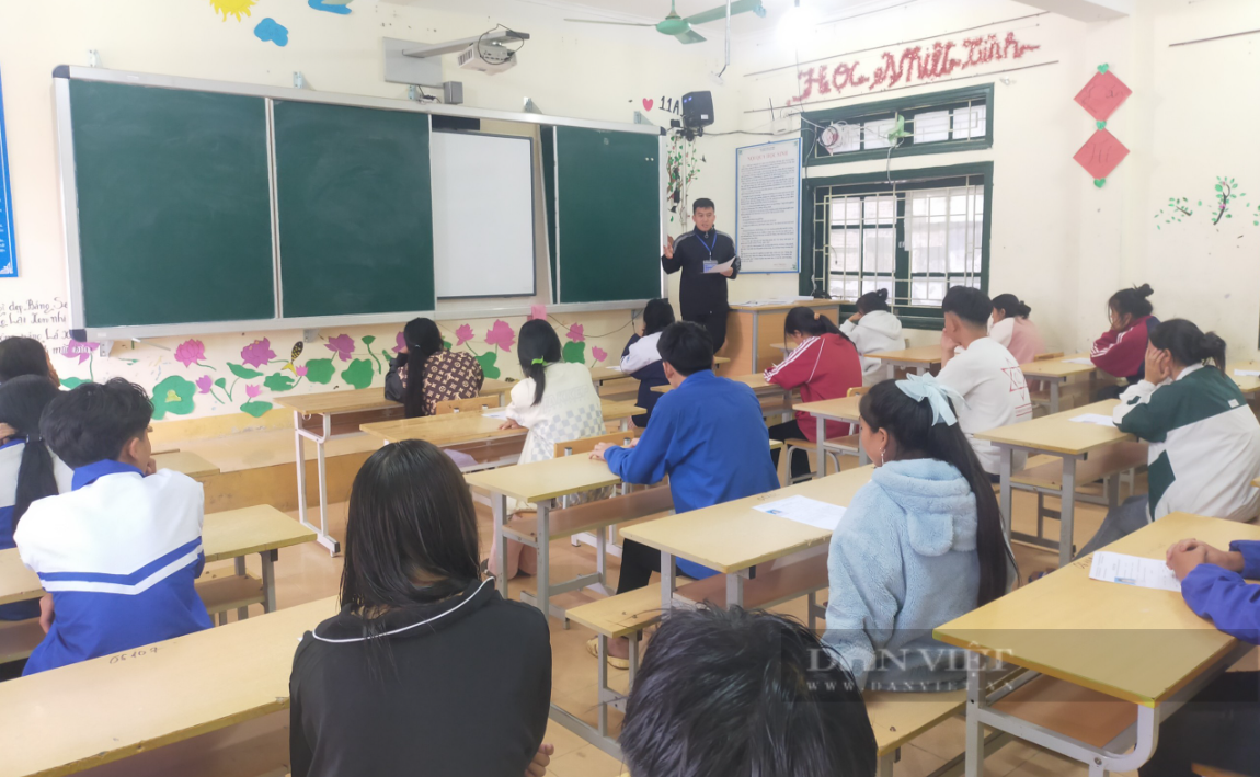 Thi vào lớp 10 năm 2024 tại Lai Châu: 5.506 thí sinh đăng ký thi, thấp so với chỉ tiêu nhưng vẫn vắng thi nhiều- Ảnh 1.