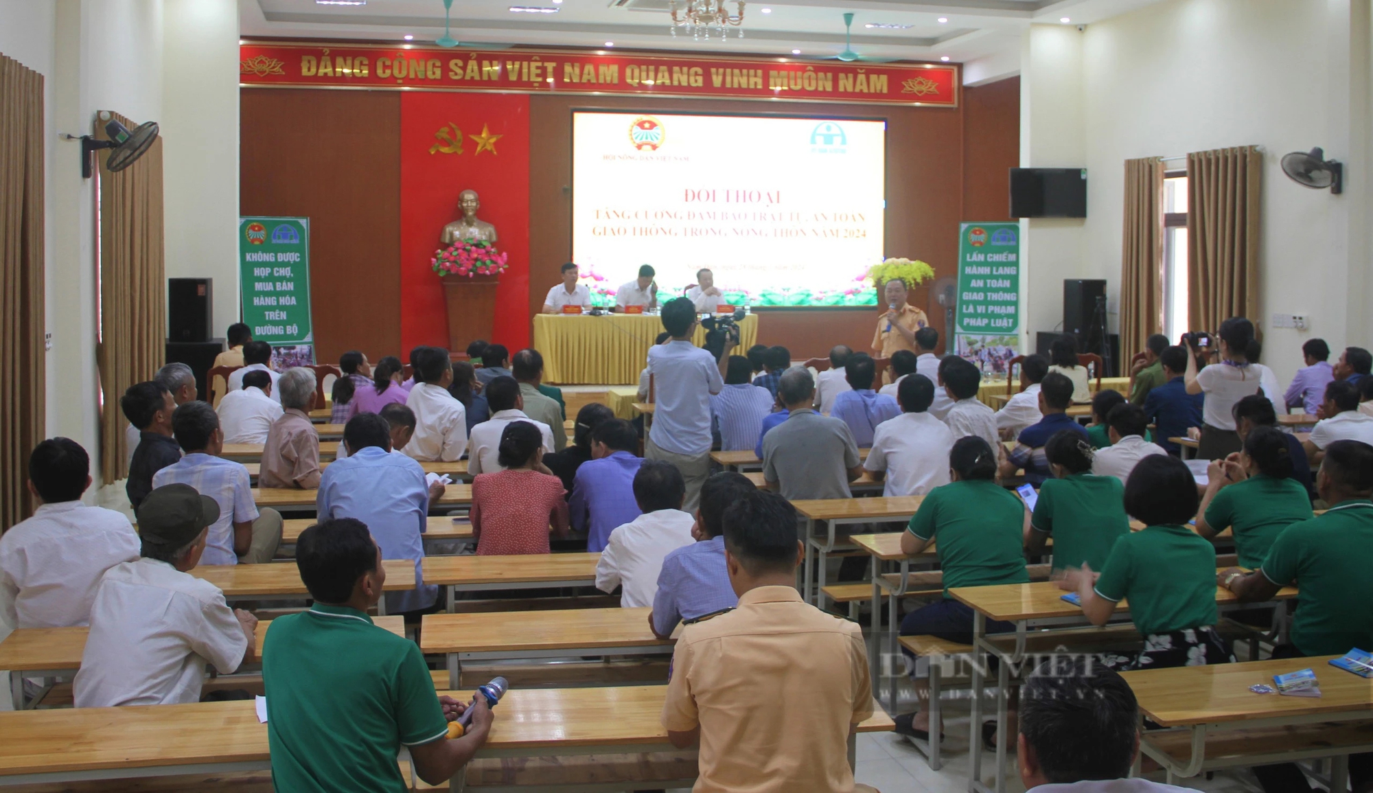 Nông dân Nghệ An cùng tìm giải pháp tăng cường đảm bảo an toàn giao thông nông thôn- Ảnh 2.
