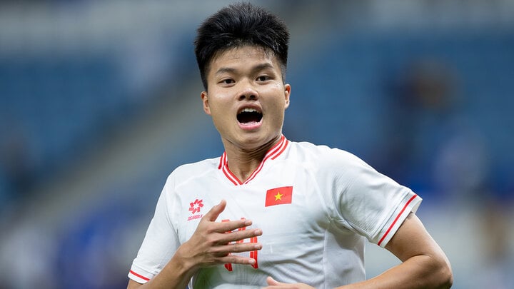 HLV Kim Sang-sik gây tranh cãi khi triệu tập tiền đạo 3 năm ghi 1 bàn- Ảnh 1.