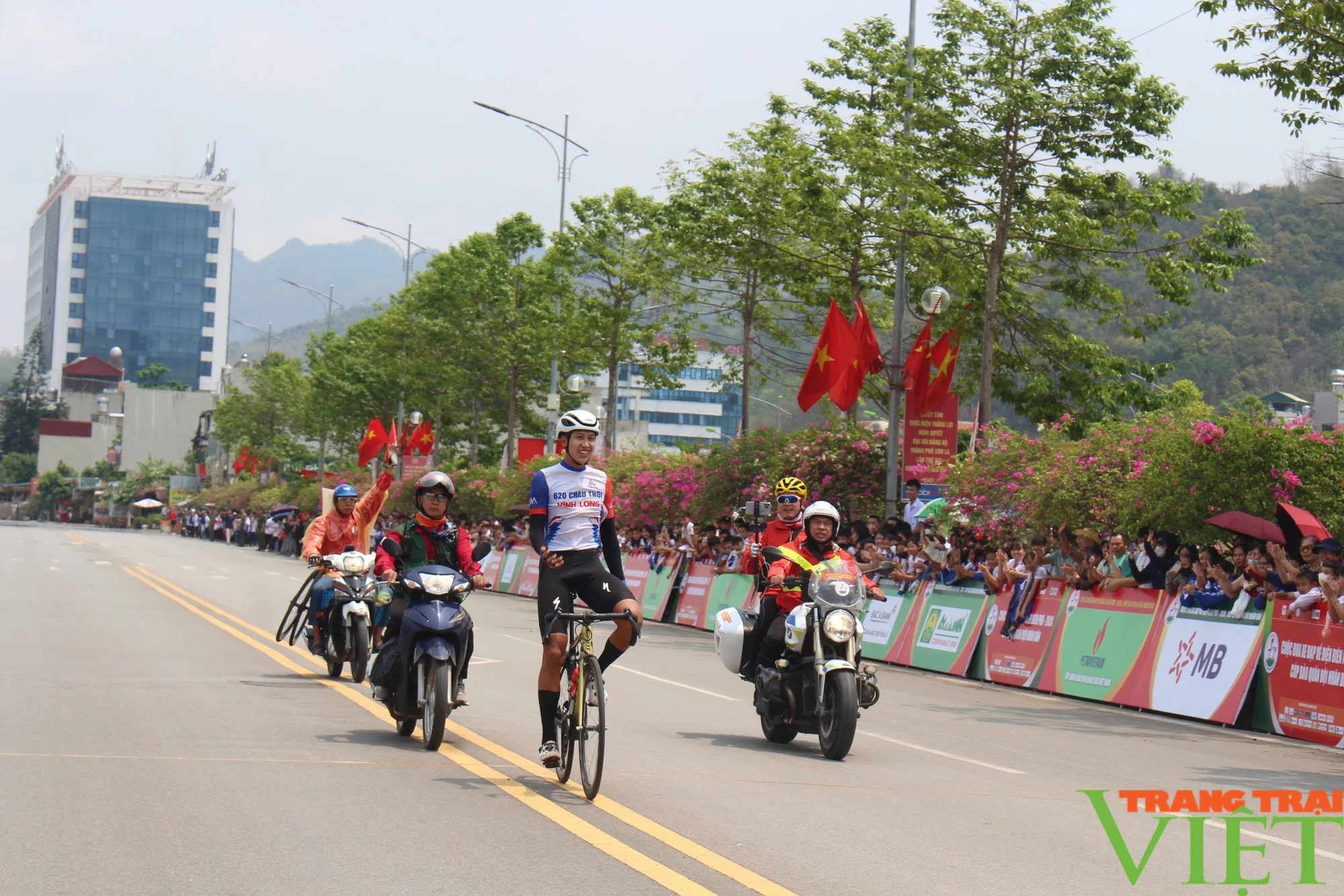 Cuộc đua xe đạp “Về Điện Biên Phủ-2024, Cúp Báo Quân đội nhân dân”
- Ảnh 1.