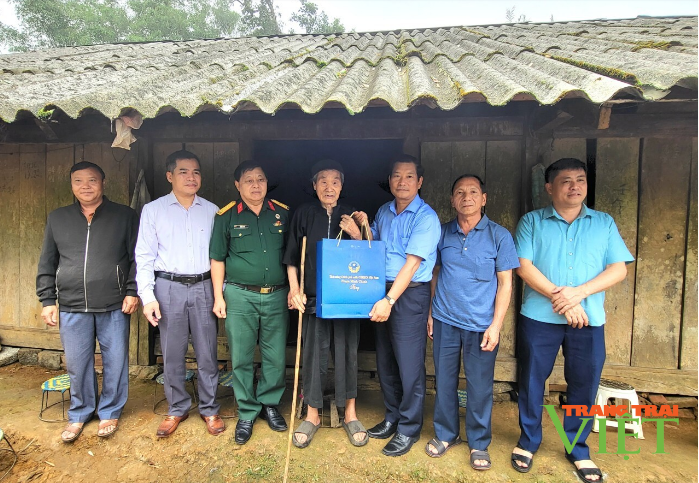 Lai Châu: Phó Chủ tịch HĐND tỉnh thăm, tặng quà chiến sĩ Điện Biên- Ảnh 2.