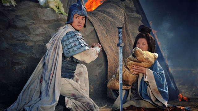 Trương Phi lo chạy trốn quên cứu vợ con mình, Lưu Bị nói 2 câu "để đời"- Ảnh 2.