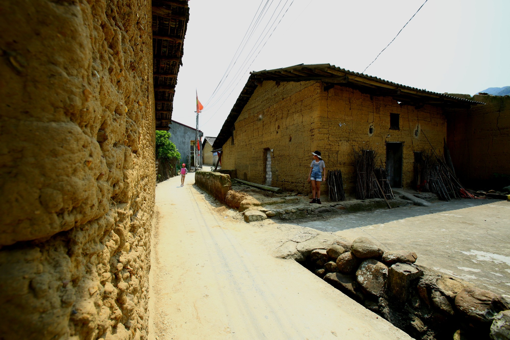 Cách TP Lạng Sơn 40km có một làng cổ đẹp như phim, nhìn trước ngó sau đâu đâu cũng là đá- Ảnh 14.