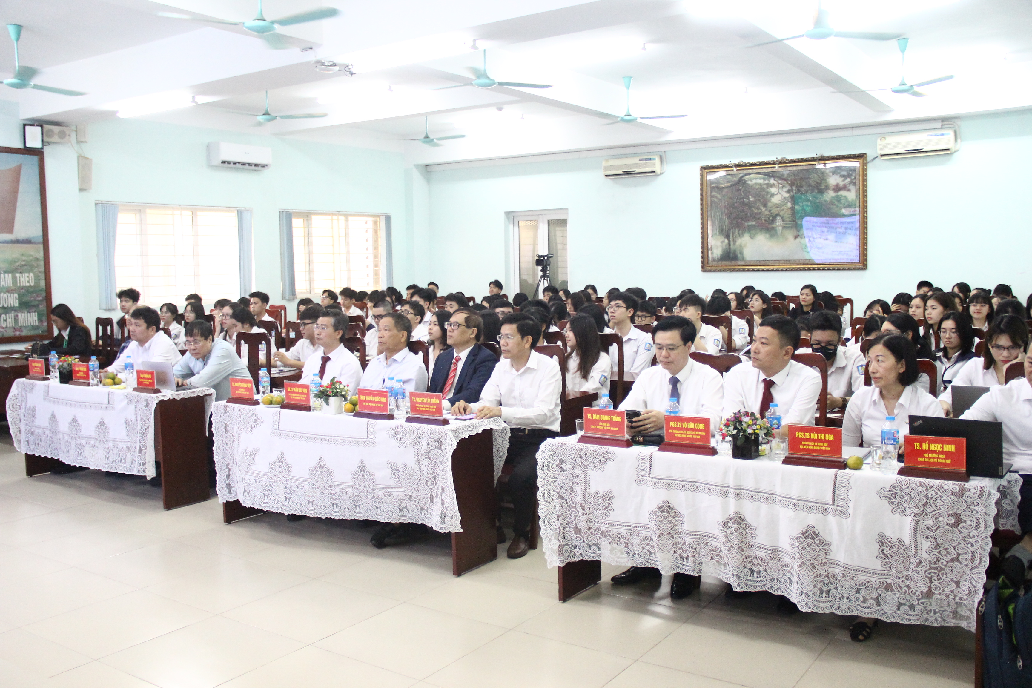 Học viện Nông nghiệp Việt Nam tiếp lửa tinh thần khởi nghiệp cho học sinh THPT Hà Nội- Ảnh 2.