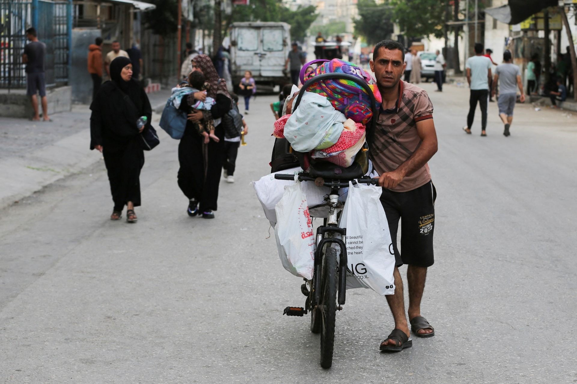 Người Palestine tuyệt vọng tháo chạy khỏi Rafah khi nhiều xe tăng Israel tiến vào khu vực này- Ảnh 4.