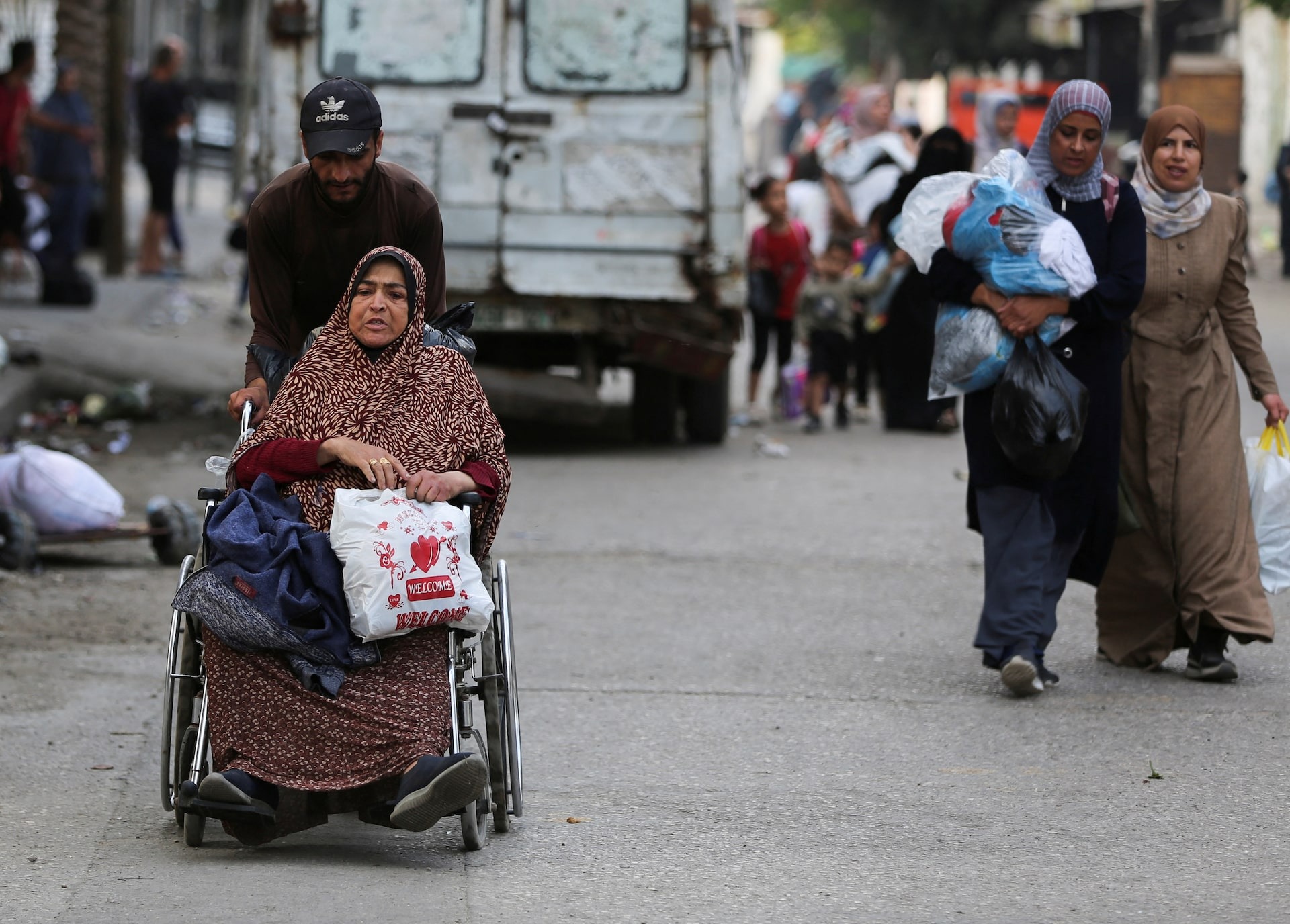 Người Palestine tuyệt vọng tháo chạy khỏi Rafah khi nhiều xe tăng Israel tiến vào khu vực này- Ảnh 2.