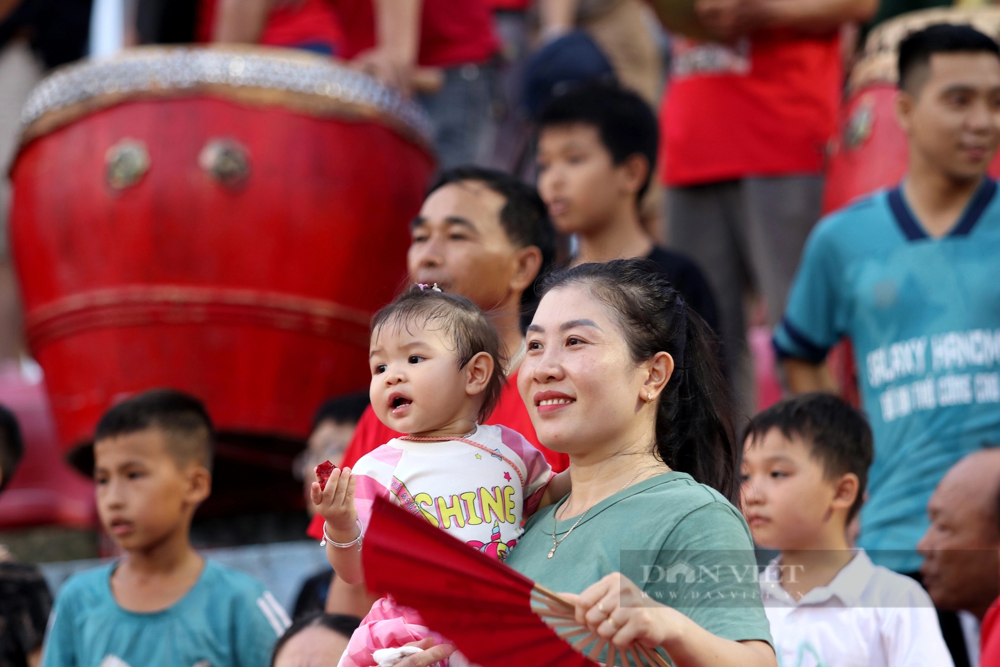 Hồng Lĩnh Hà Tĩnh đánh bại CLB CAHN, CĐV Hà Tĩnh mở hội tưng bừng- Ảnh 12.