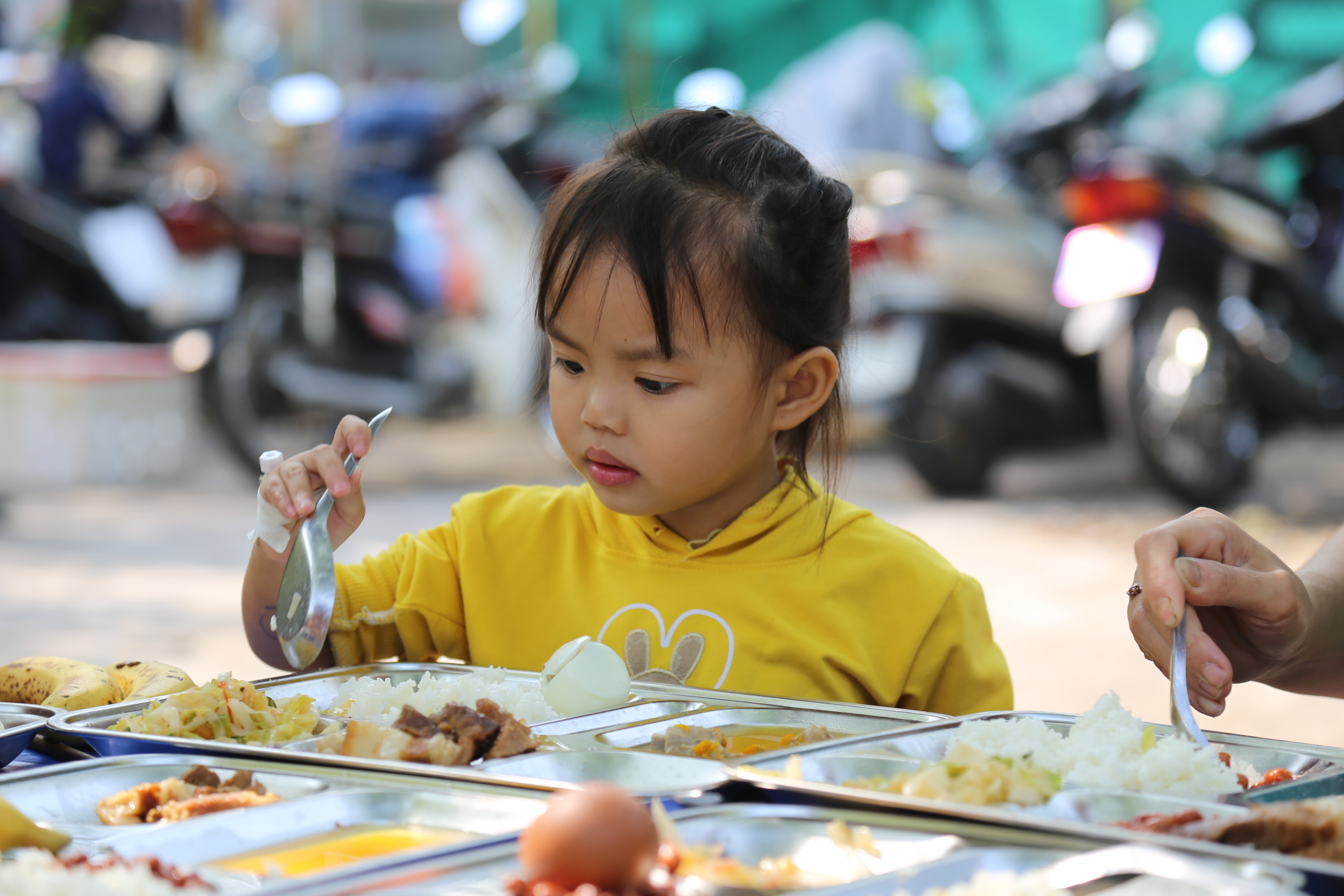 Món quà nhỏ, hạnh phúc to dành tặng những “chiến binh nhí” dịp Quốc tế Thiếu nhi- Ảnh 3.