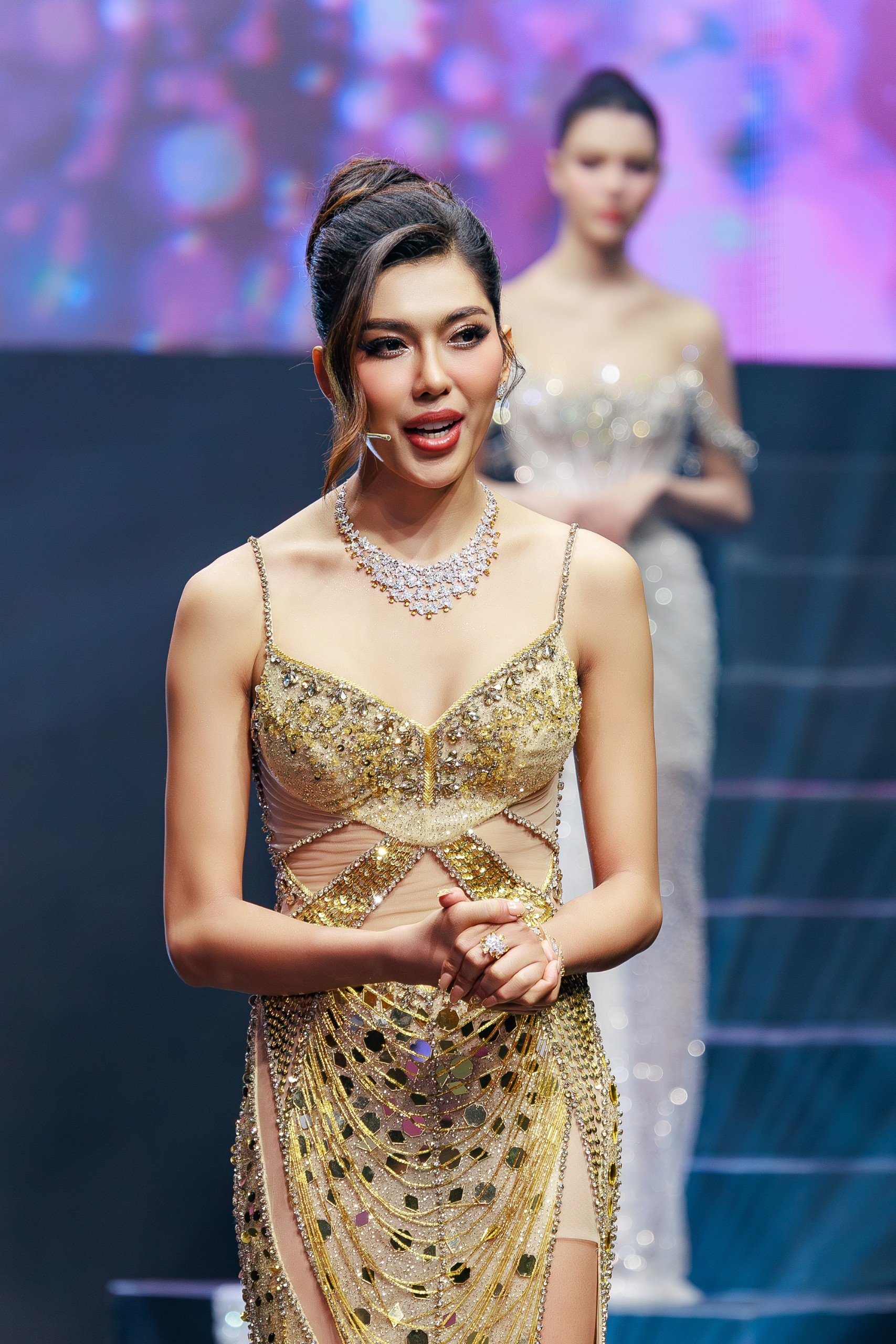 Góc khuất của Á hậu Tường San trước ngày thi Hoa hậu Chuyển giới Quốc tế 2024: Từng làm phục vụ tại quán cà phê- Ảnh 7.