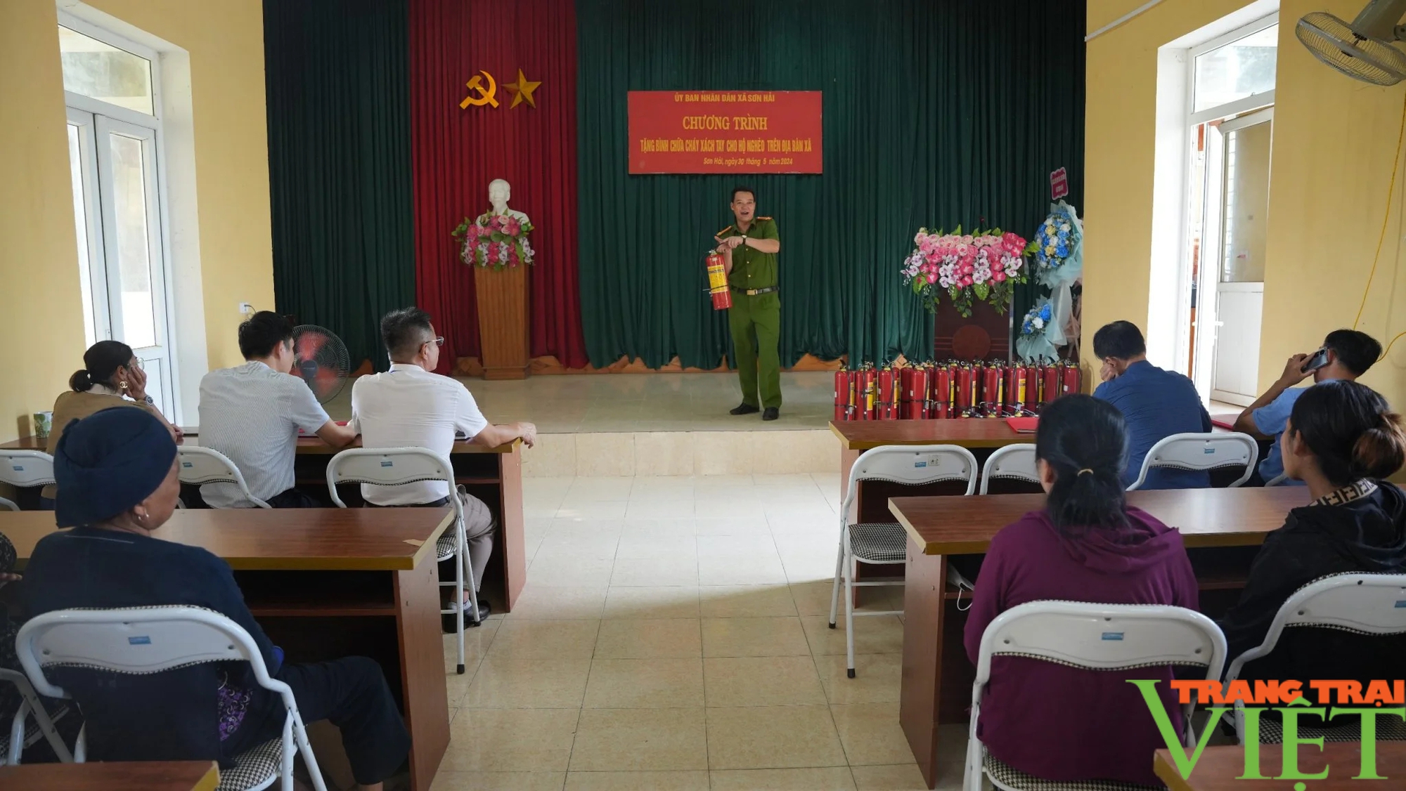 Lào Cai: Xã nông thôn mới Sơn Hải tặng bình chữa cháy cho hộ gia đình có hoàn cảnh khó khăn- Ảnh 7.