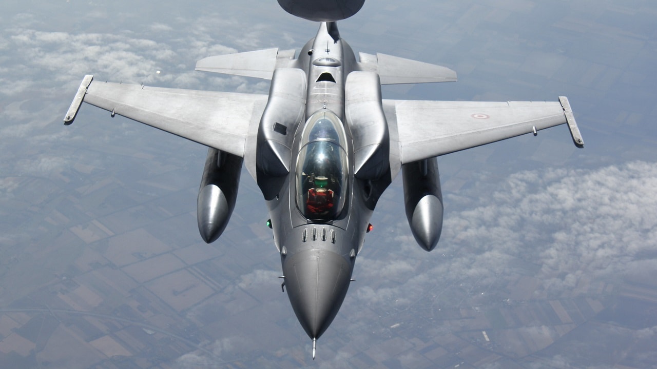 Máy bay F-16 của NATO có thể khiêu khích Nga giáng đòn hạt nhân vào Ukraine- Ảnh 1.