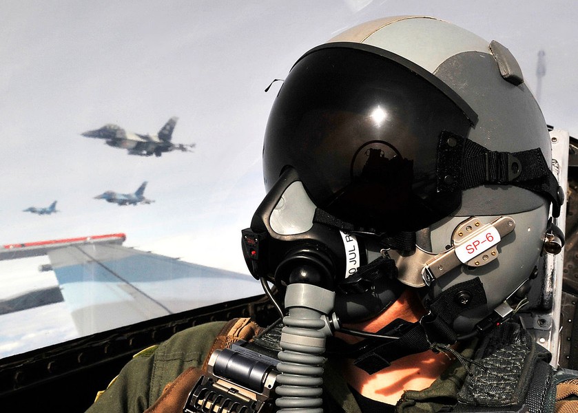 Trung tá Không quân Mỹ: Phòng không Nga sẽ dễ dàng đối phó F-16 Ukraine- Ảnh 3.