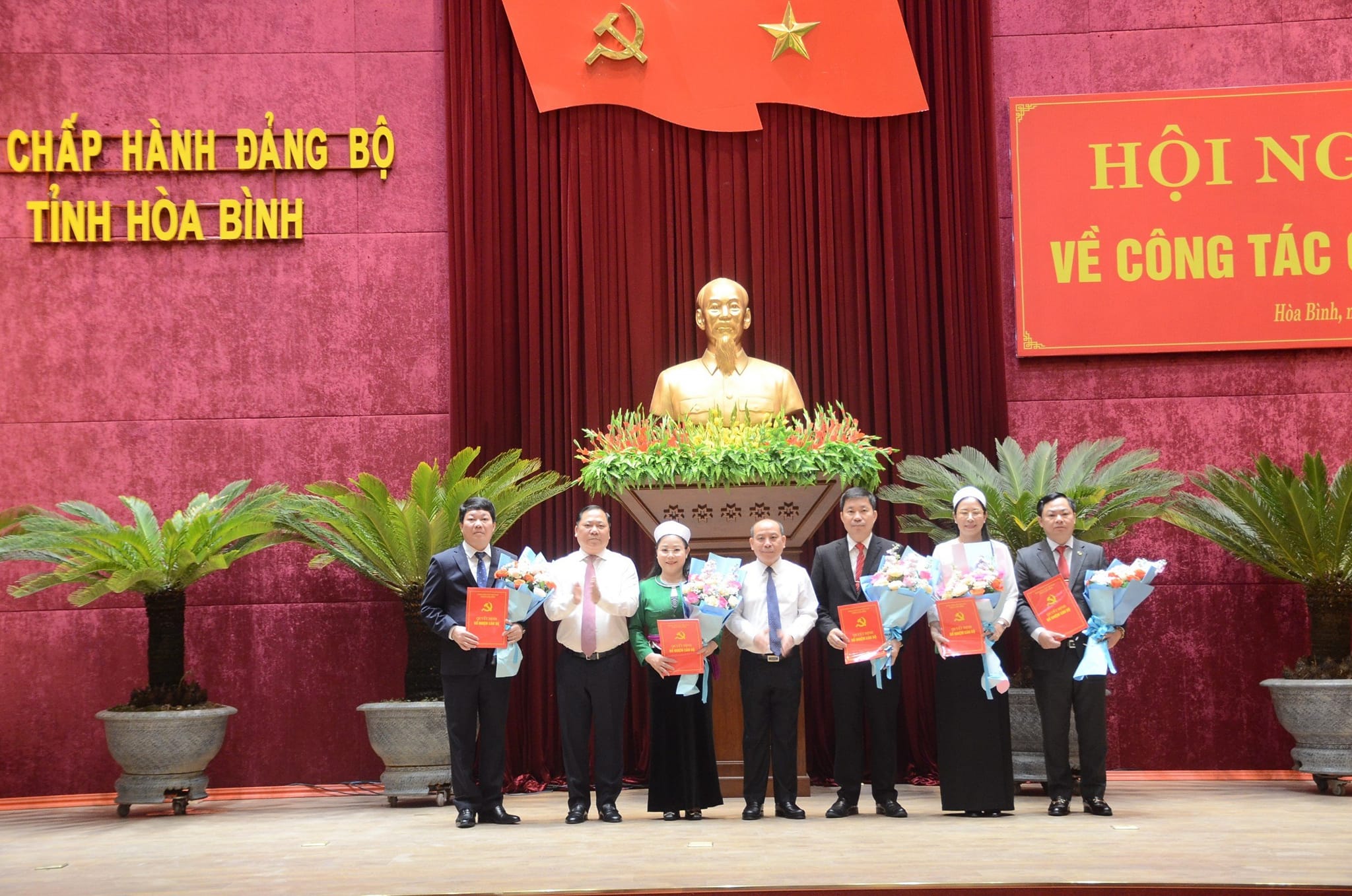 Chủ tịch Hội Nông dân tỉnh Hòa Bình làm Bí thư Huyện ủy Tân Lạc- Ảnh 1.